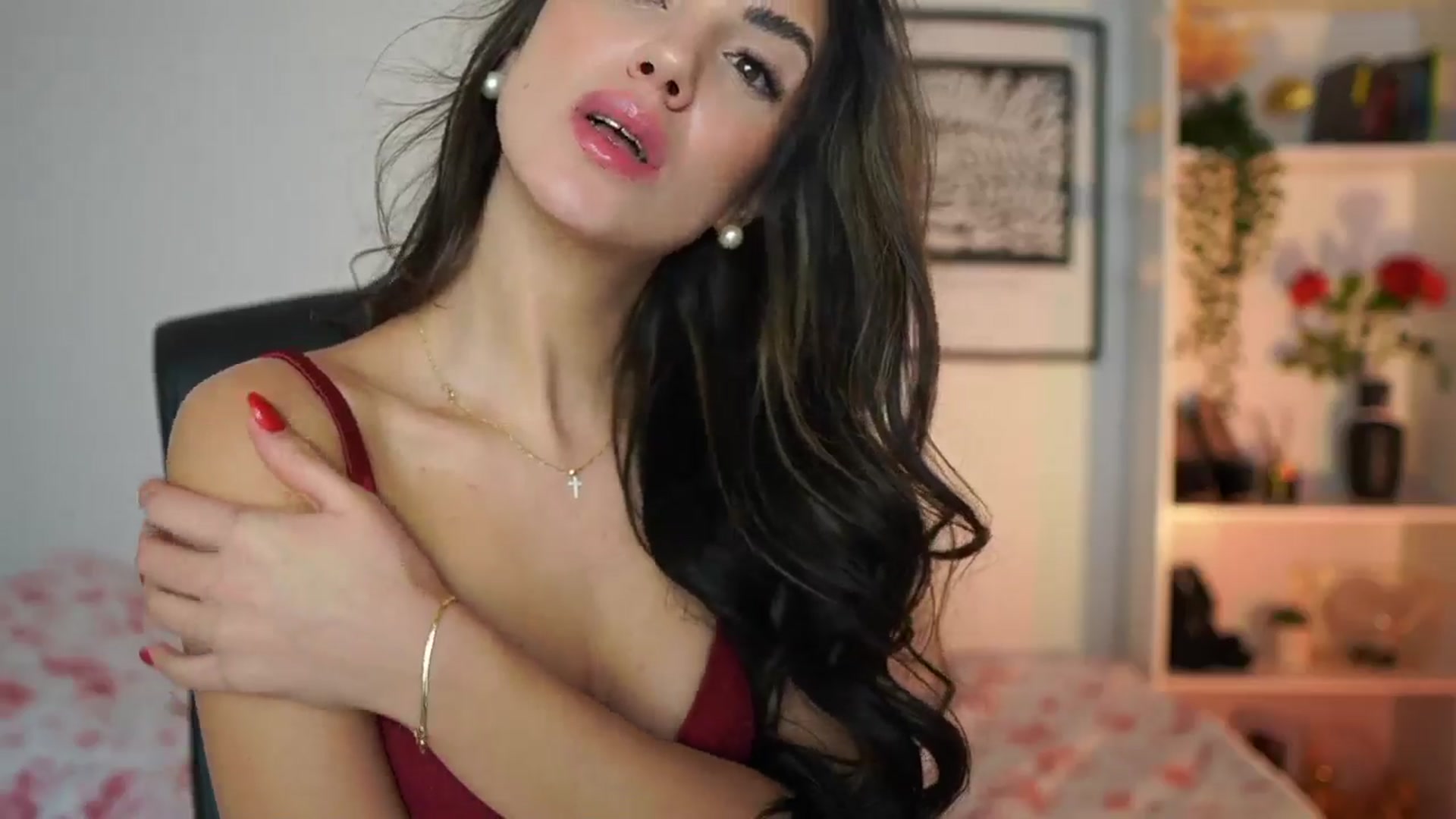 Gallery image thumbnail from Julia_Roca's myfreecams stream on, 01/03/2025, 16:25 image 7 of 20