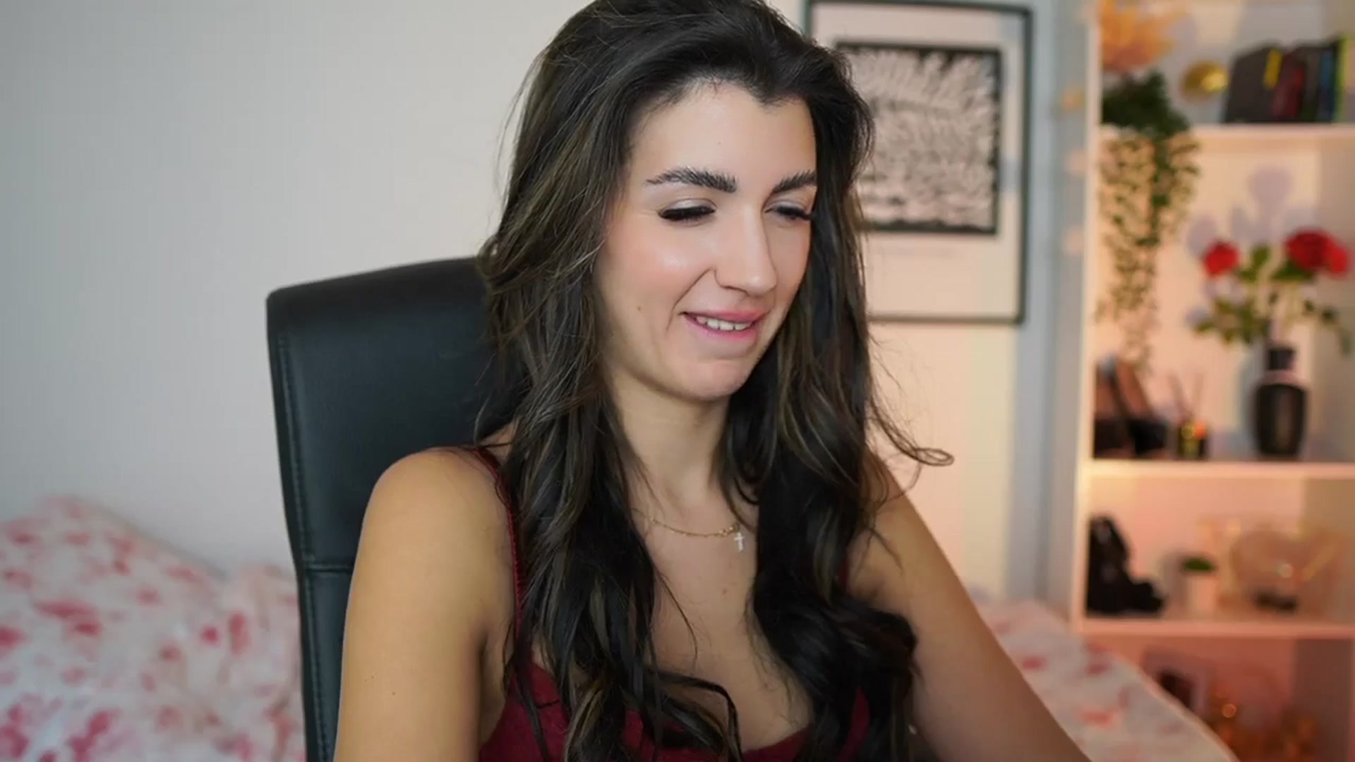 Gallery image thumbnail from Julia_Roca's myfreecams stream on, 01/03/2025, 18:10 image 8 of 20