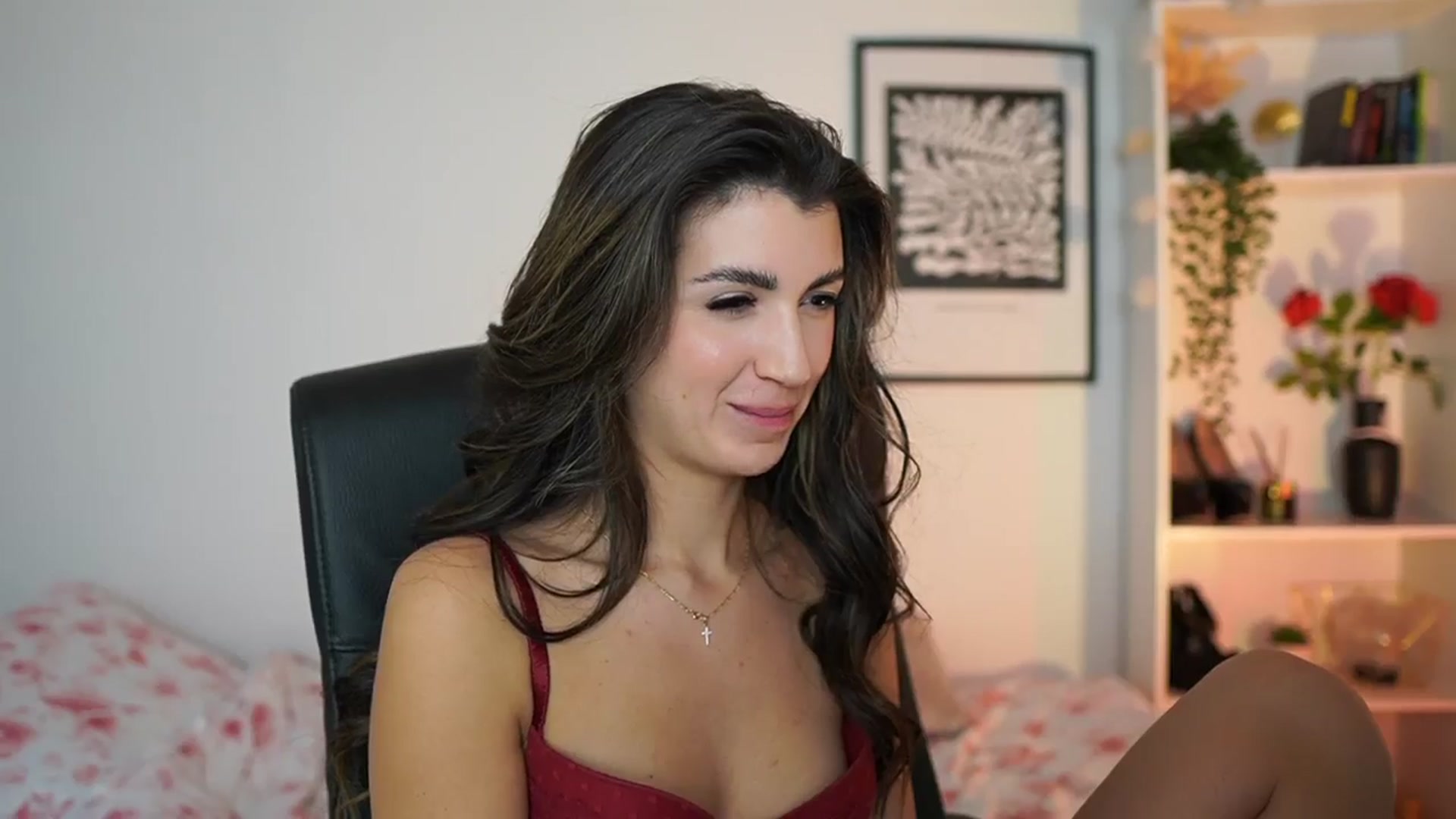 Gallery image thumbnail from Julia_Roca's myfreecams stream on, 01/03/2025, 18:10 image 15 of 20