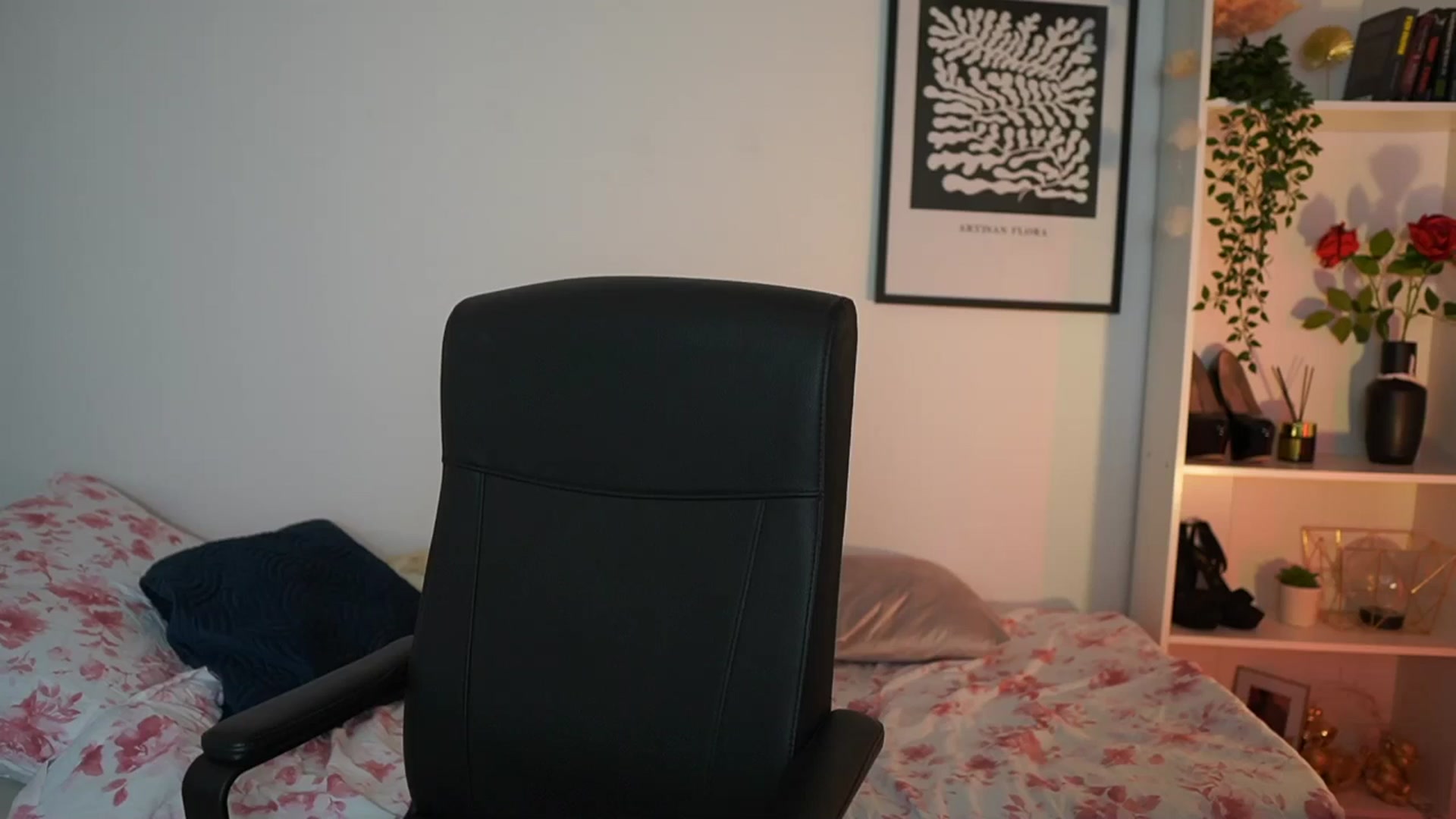 Gallery image thumbnail from Julia_Roca's myfreecams stream on, 01/03/2025, 18:56 image 13 of 20