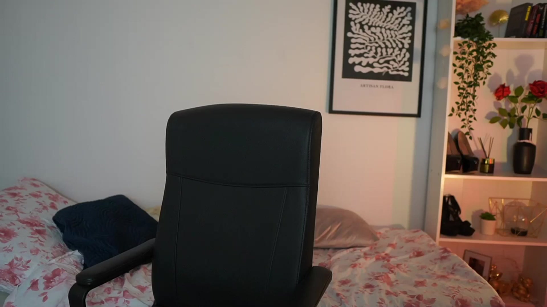 Gallery image thumbnail from Julia_Roca's myfreecams stream on, 01/03/2025, 18:56 image 12 of 20