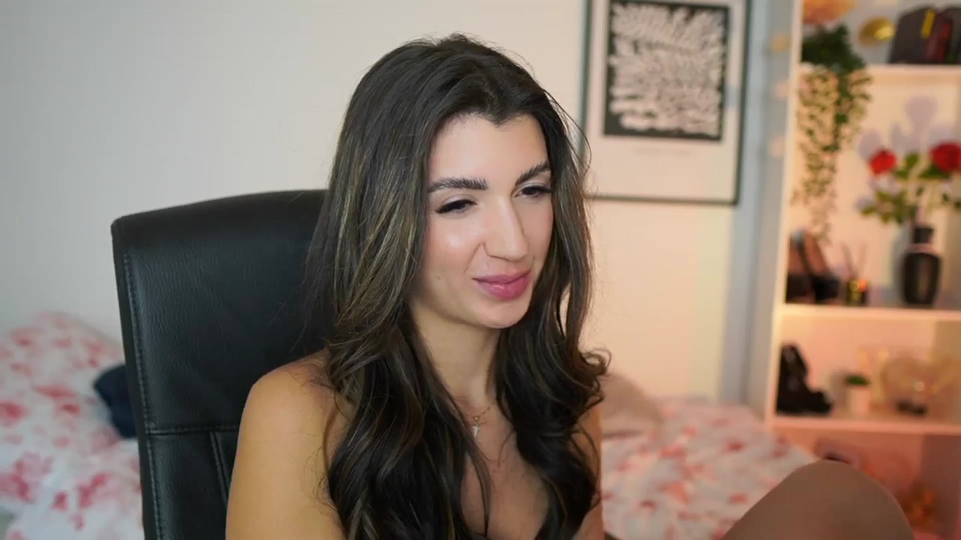 Gallery image thumbnail from Julia_Roca's myfreecams stream on, 01/03/2025, 18:56 image 8 of 20