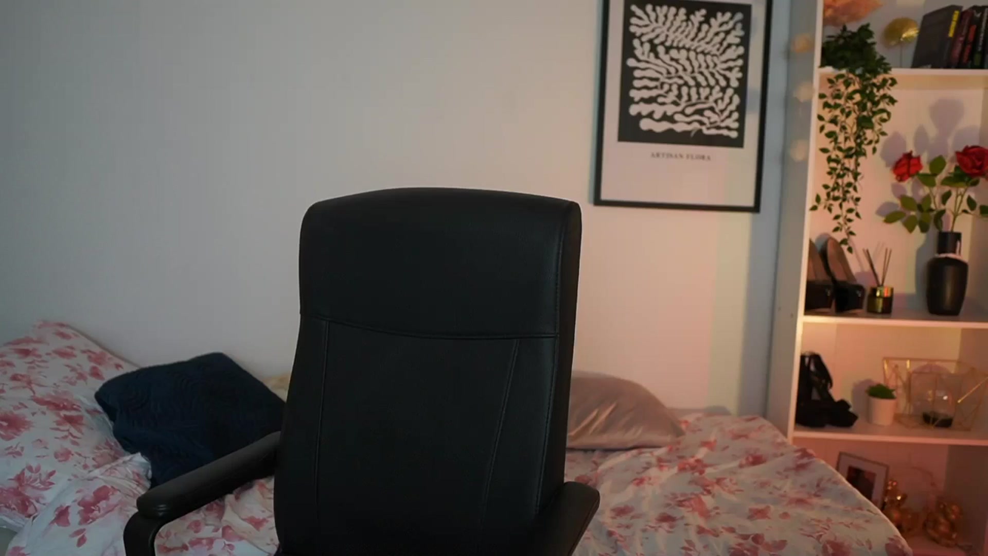Gallery image thumbnail from Julia_Roca's myfreecams stream on, 01/03/2025, 18:56 image 14 of 20