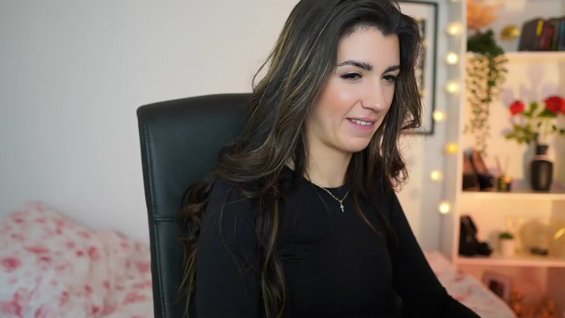 Gallery image thumbnail from Julia_Roca's myfreecams stream on, 01/04/2025, 15:22 image 13 of 20