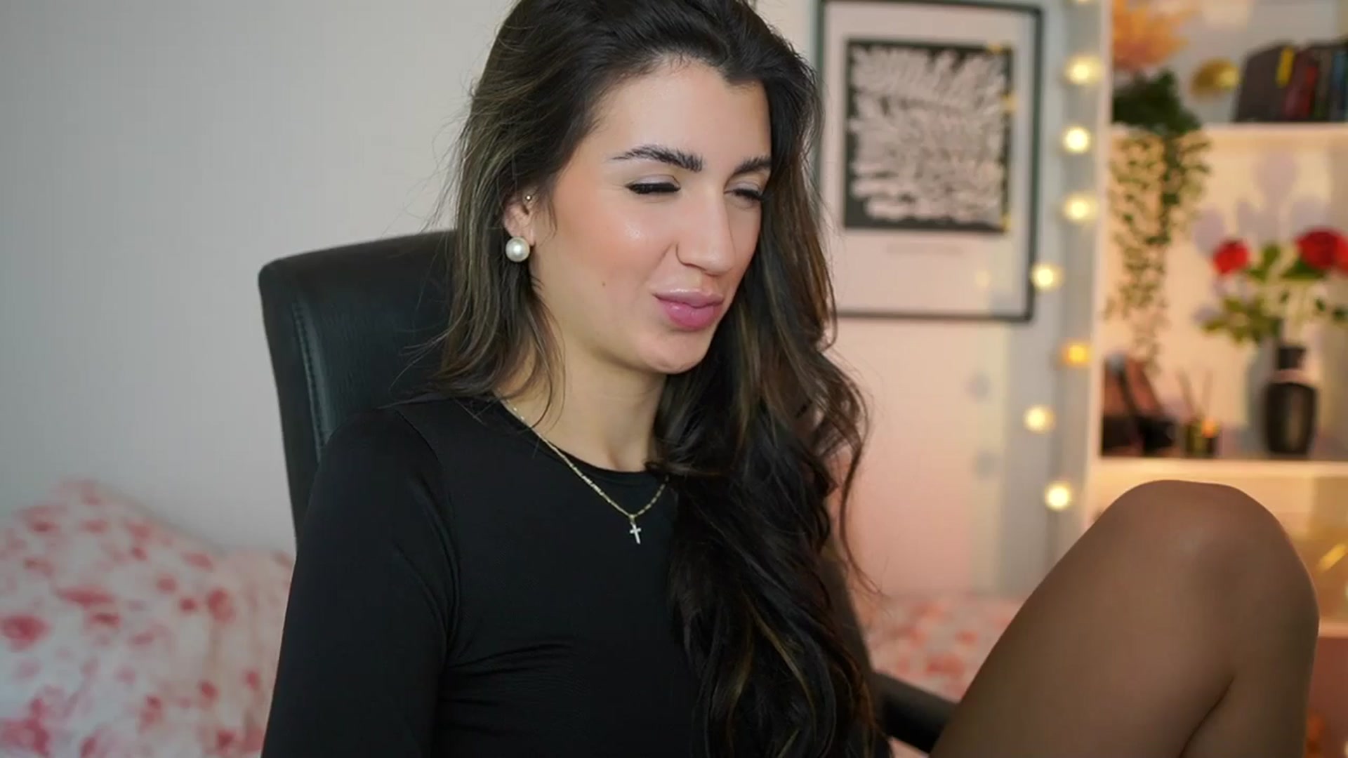 Gallery image thumbnail from Julia_Roca's myfreecams stream on, 01/04/2025, 15:22 image 7 of 20
