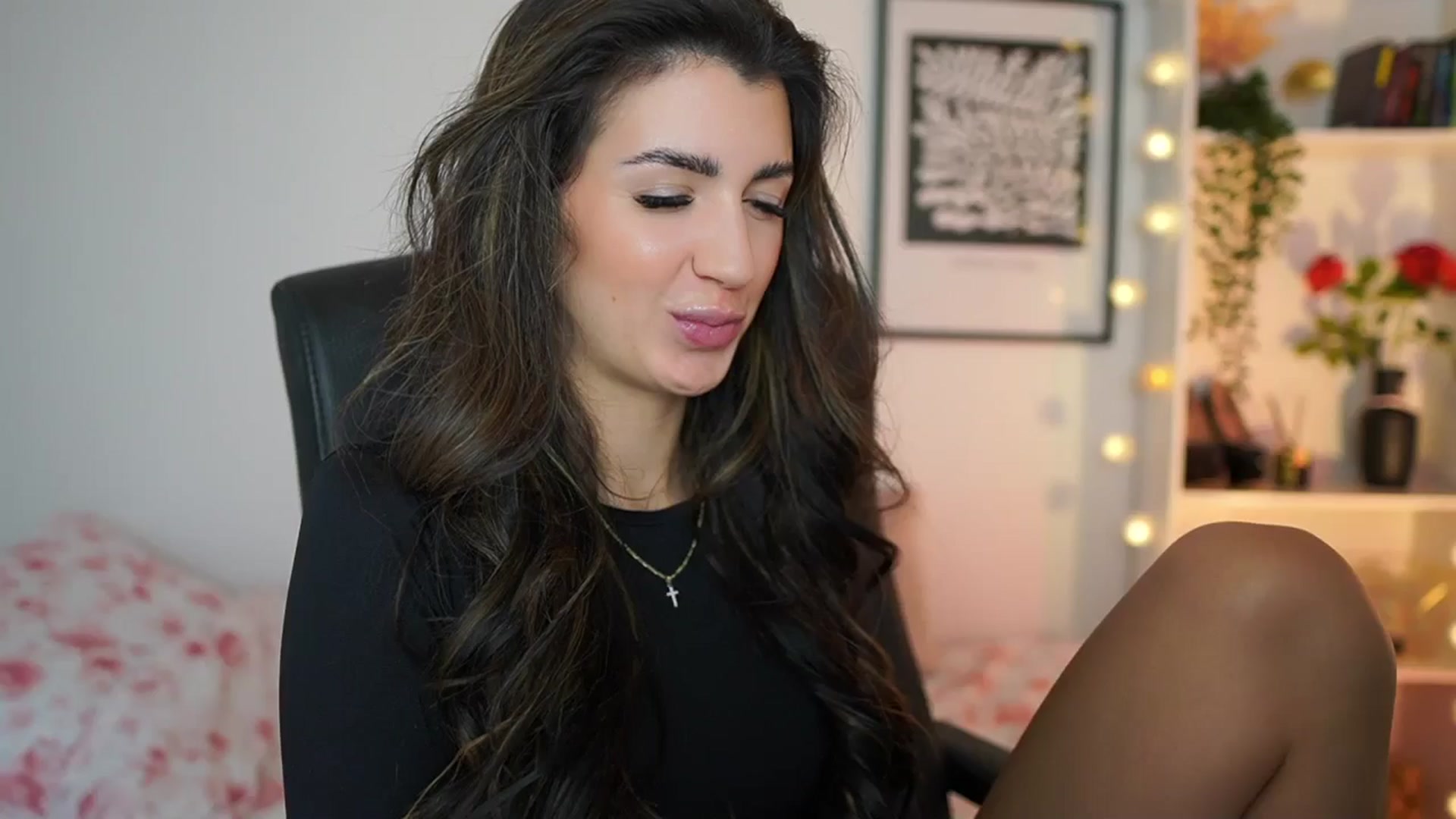 Gallery image thumbnail from Julia_Roca's myfreecams stream on, 01/04/2025, 15:22 image 1 of 20