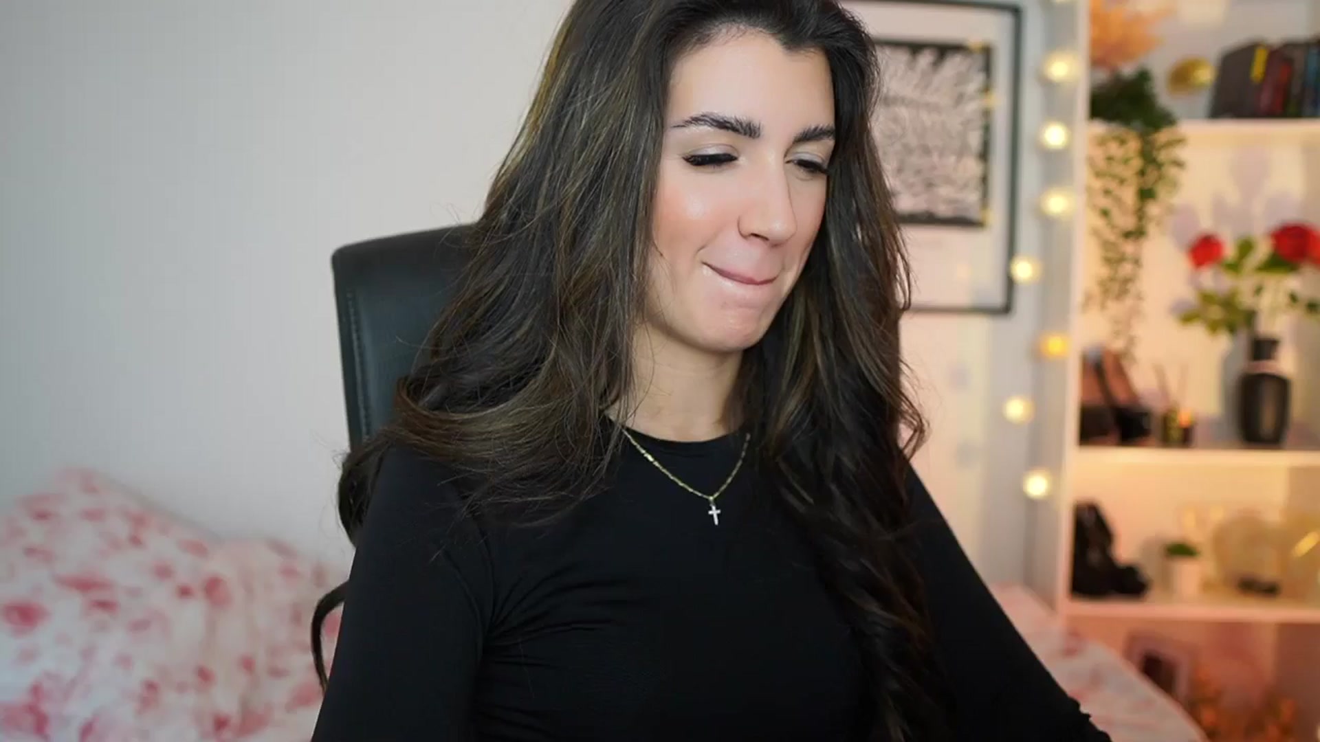 Gallery image thumbnail from Julia_Roca's myfreecams stream on, 01/04/2025, 15:22 image 3 of 20
