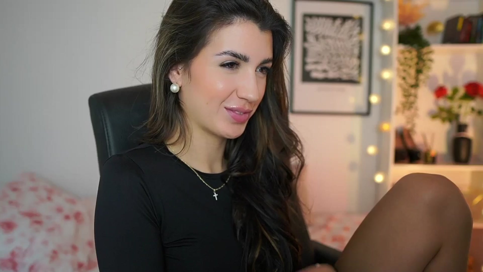 Gallery image thumbnail from Julia_Roca's myfreecams stream on, 01/04/2025, 15:22 image 5 of 20