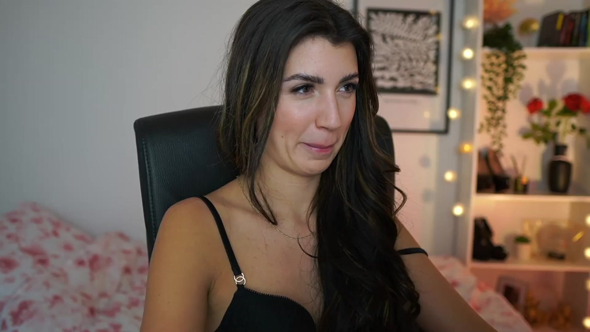 Gallery image thumbnail from Julia_Roca's myfreecams stream on, 01/04/2025, 18:06 image 1 of 20