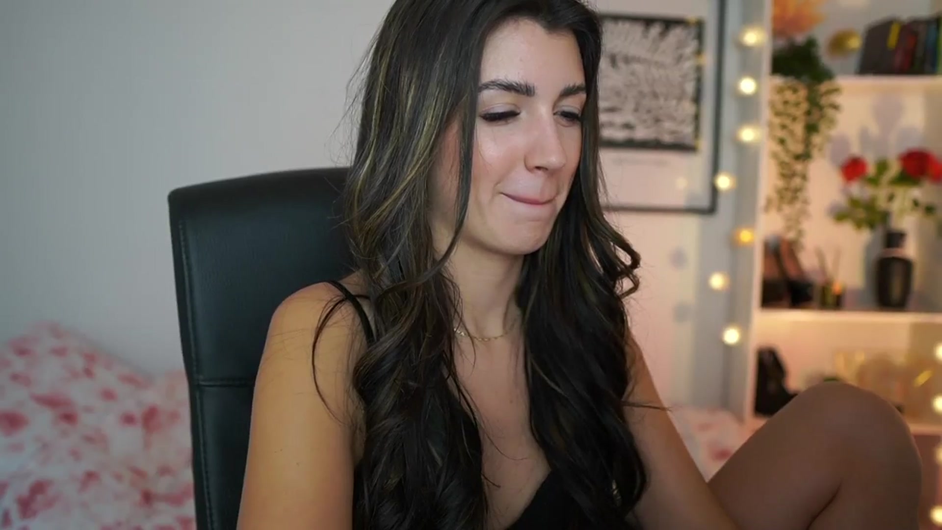 Gallery image thumbnail from Julia_Roca's myfreecams stream on, 01/04/2025, 18:06 image 13 of 20