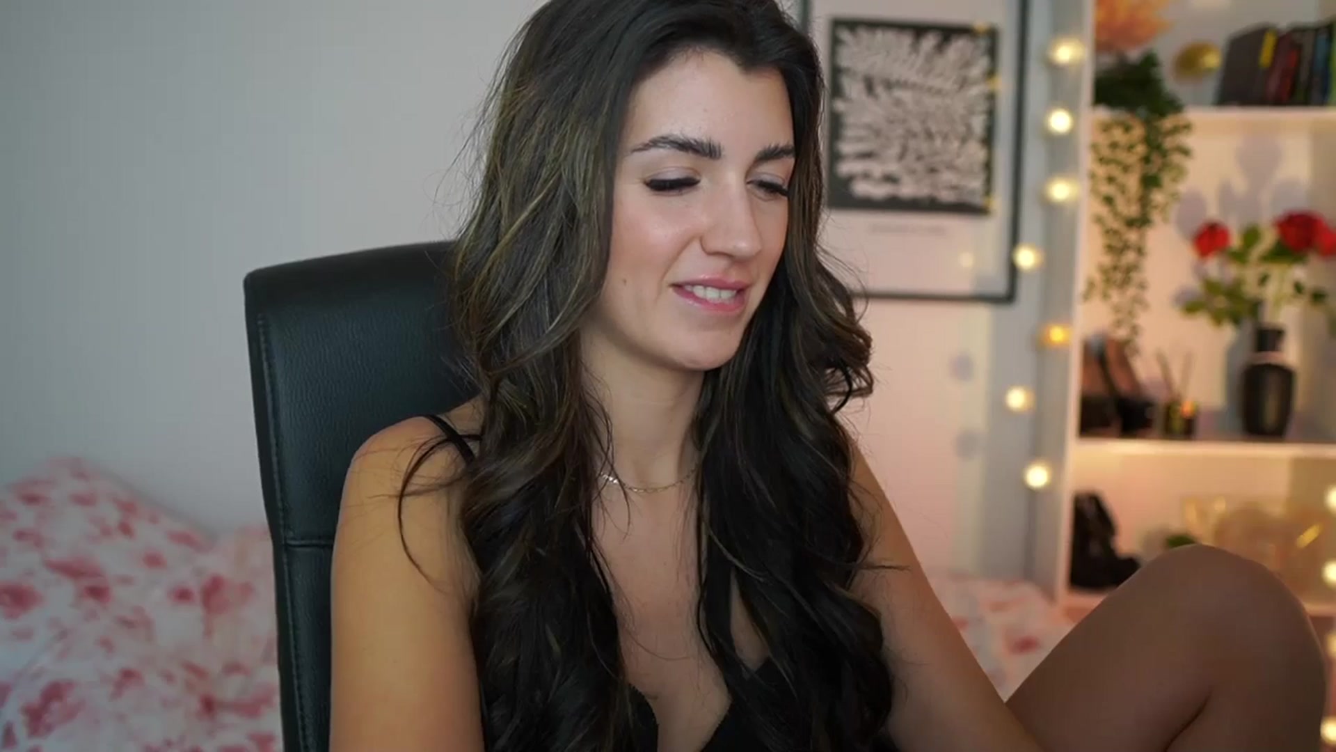 Gallery image thumbnail from Julia_Roca's myfreecams stream on, 01/04/2025, 18:06 image 14 of 20