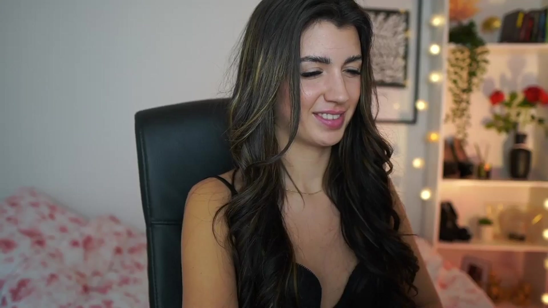 Gallery image thumbnail from Julia_Roca's myfreecams stream on, 01/04/2025, 18:06 image 20 of 20