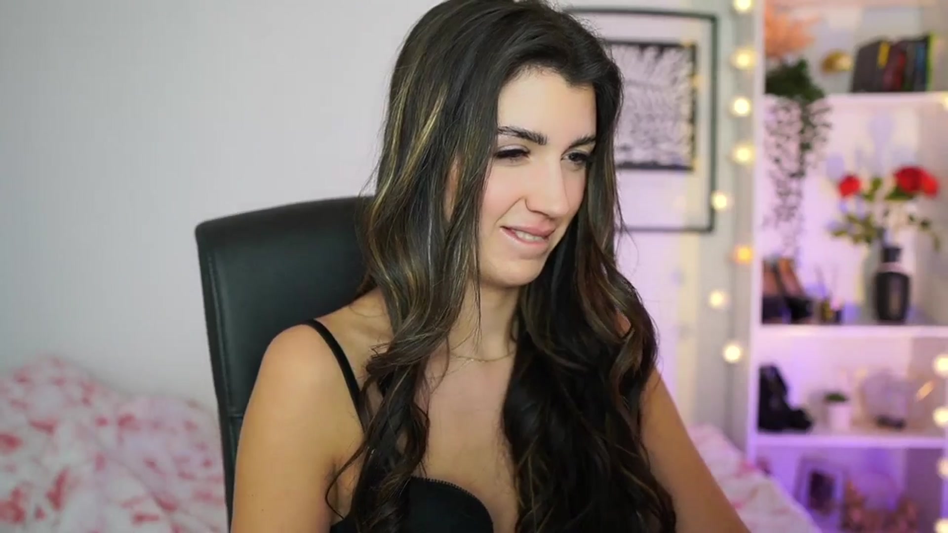 Gallery image thumbnail from Julia_Roca's myfreecams stream on, 01/04/2025, 18:52 image 16 of 20