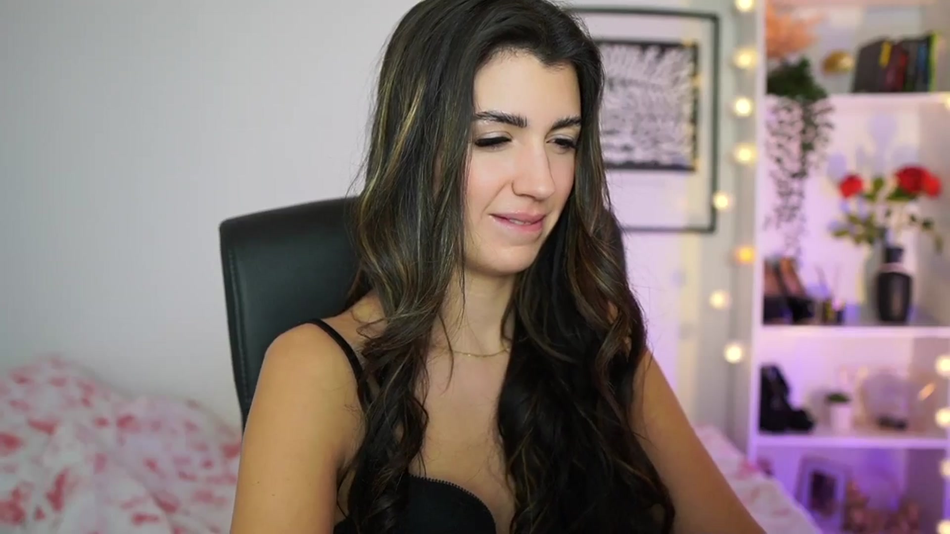 Gallery image thumbnail from Julia_Roca's myfreecams stream on, 01/04/2025, 18:52 image 18 of 20