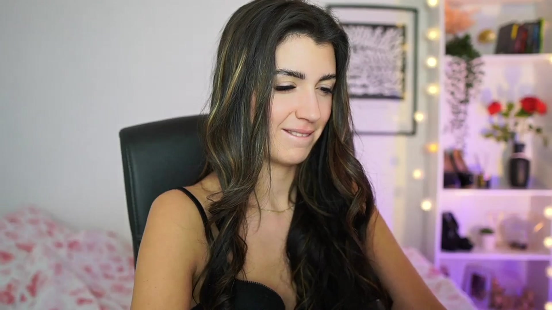 Gallery image thumbnail from Julia_Roca's myfreecams stream on, 01/04/2025, 18:52 image 17 of 20