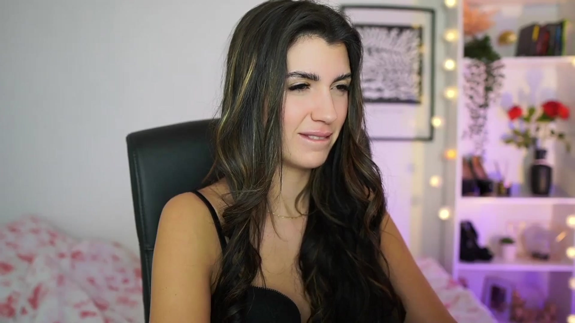 Gallery image thumbnail from Julia_Roca's myfreecams stream on, 01/04/2025, 18:52 image 20 of 20