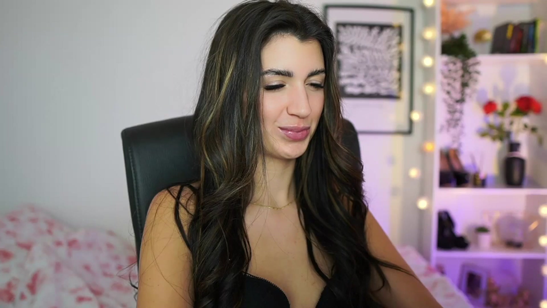 Gallery image thumbnail from Julia_Roca's myfreecams stream on, 01/04/2025, 18:52 image 13 of 20