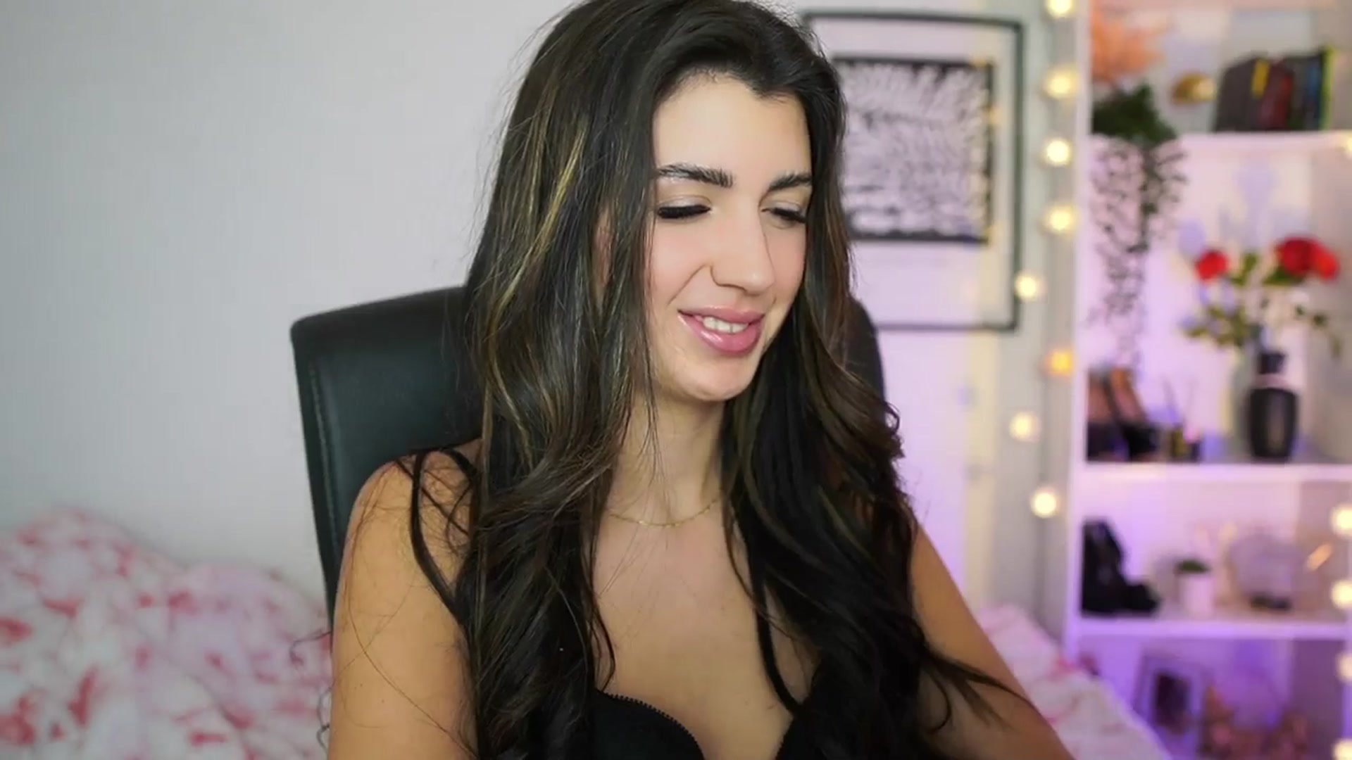 Gallery image thumbnail from Julia_Roca's myfreecams stream on, 01/04/2025, 18:52 image 10 of 20