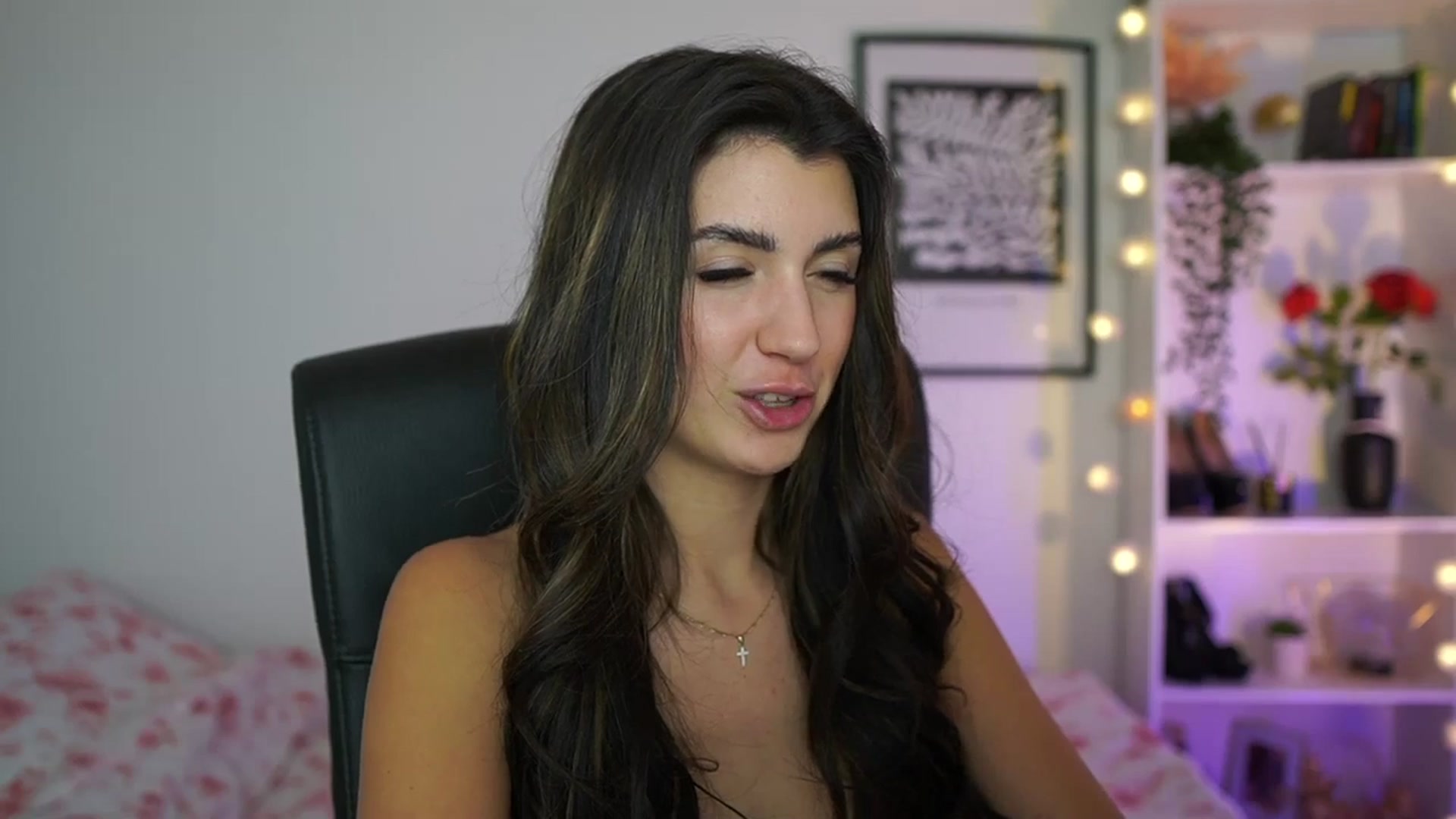 Gallery image thumbnail from Julia_Roca's myfreecams stream on, 01/04/2025, 19:39 image 2 of 20
