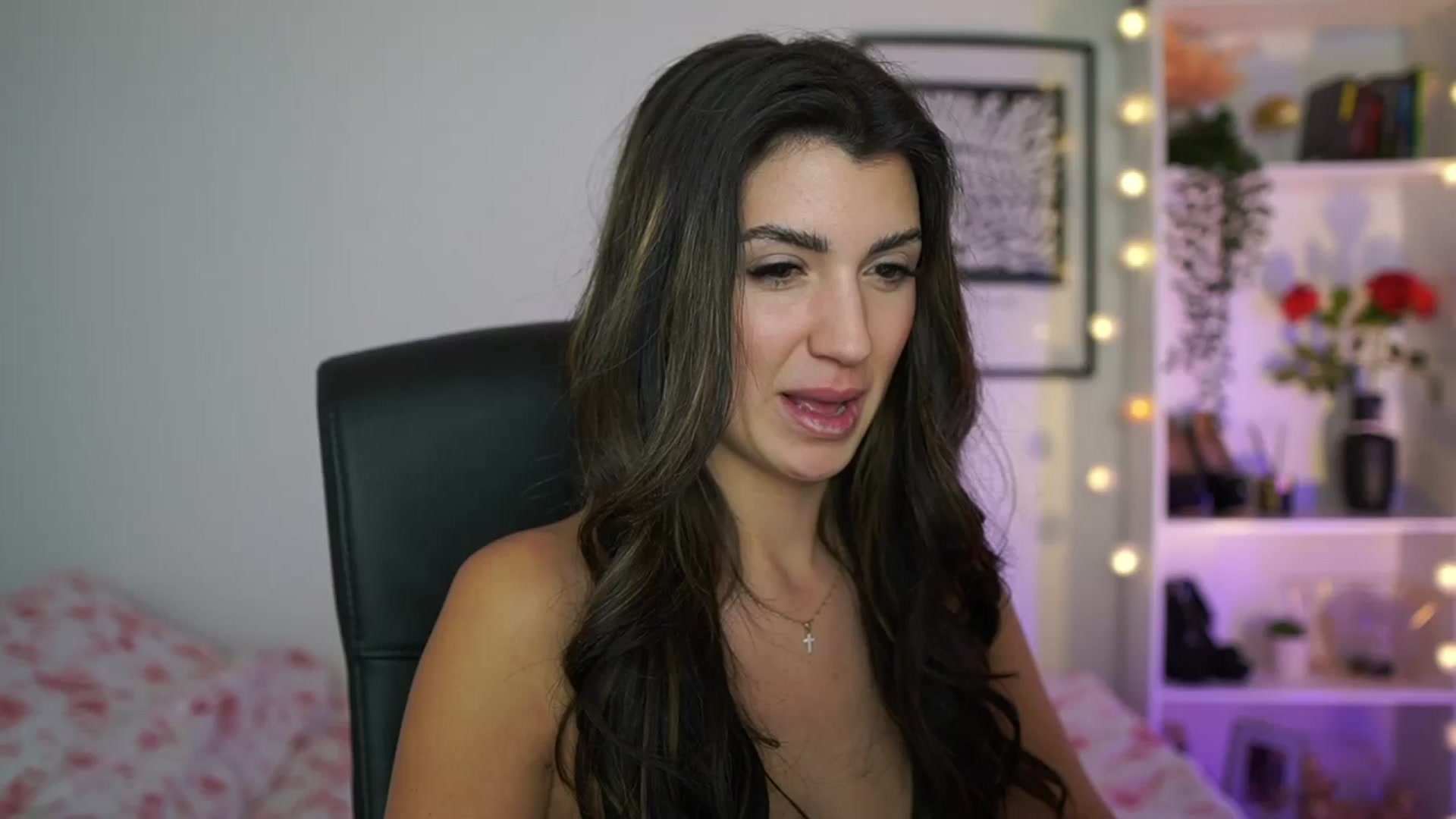 Gallery image thumbnail from Julia_Roca's myfreecams stream on, 01/04/2025, 19:39 image 1 of 20