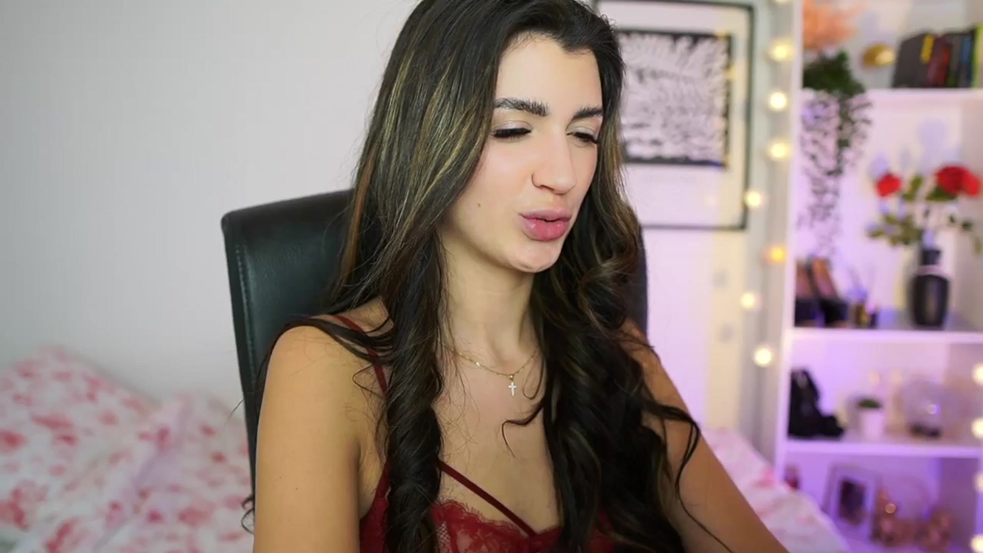 Gallery image thumbnail from Julia_Roca's myfreecams stream on, 01/05/2025, 18:58 image 17 of 20