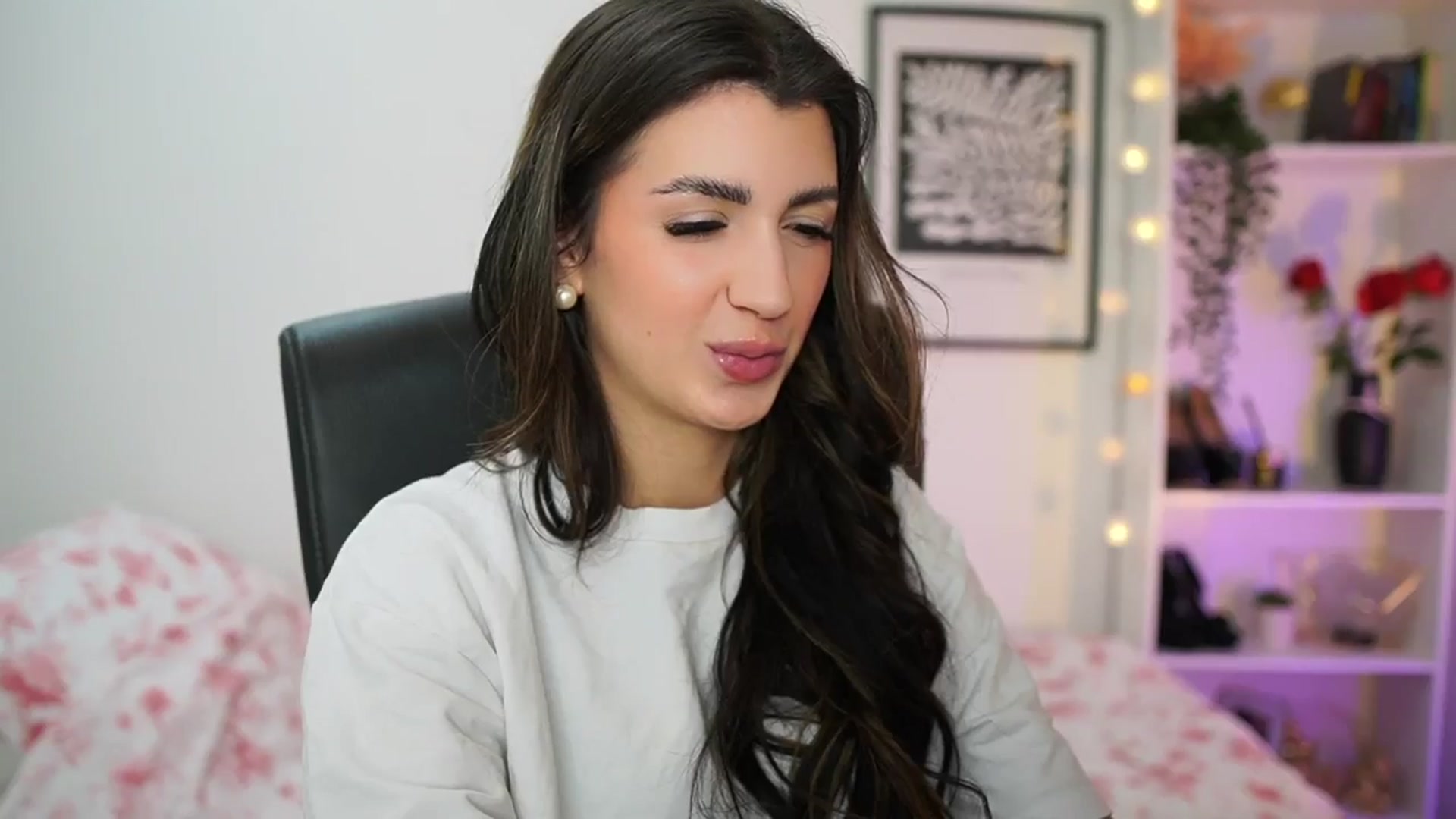 Gallery image thumbnail from Julia_Roca's myfreecams stream on, 01/06/2025, 15:01 image 15 of 20