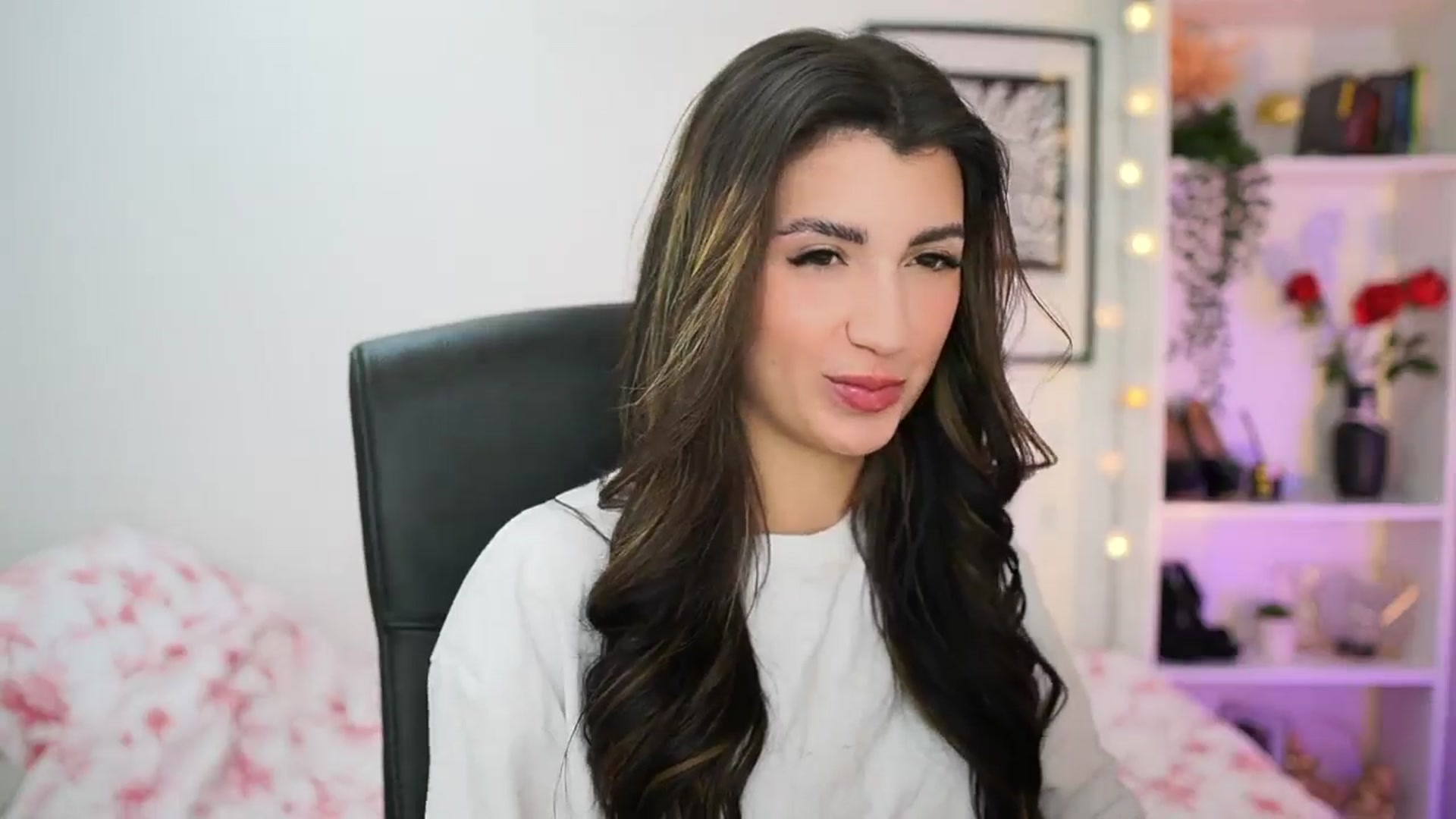 Gallery image thumbnail from Julia_Roca's myfreecams stream on, 01/06/2025, 15:01 image 3 of 20