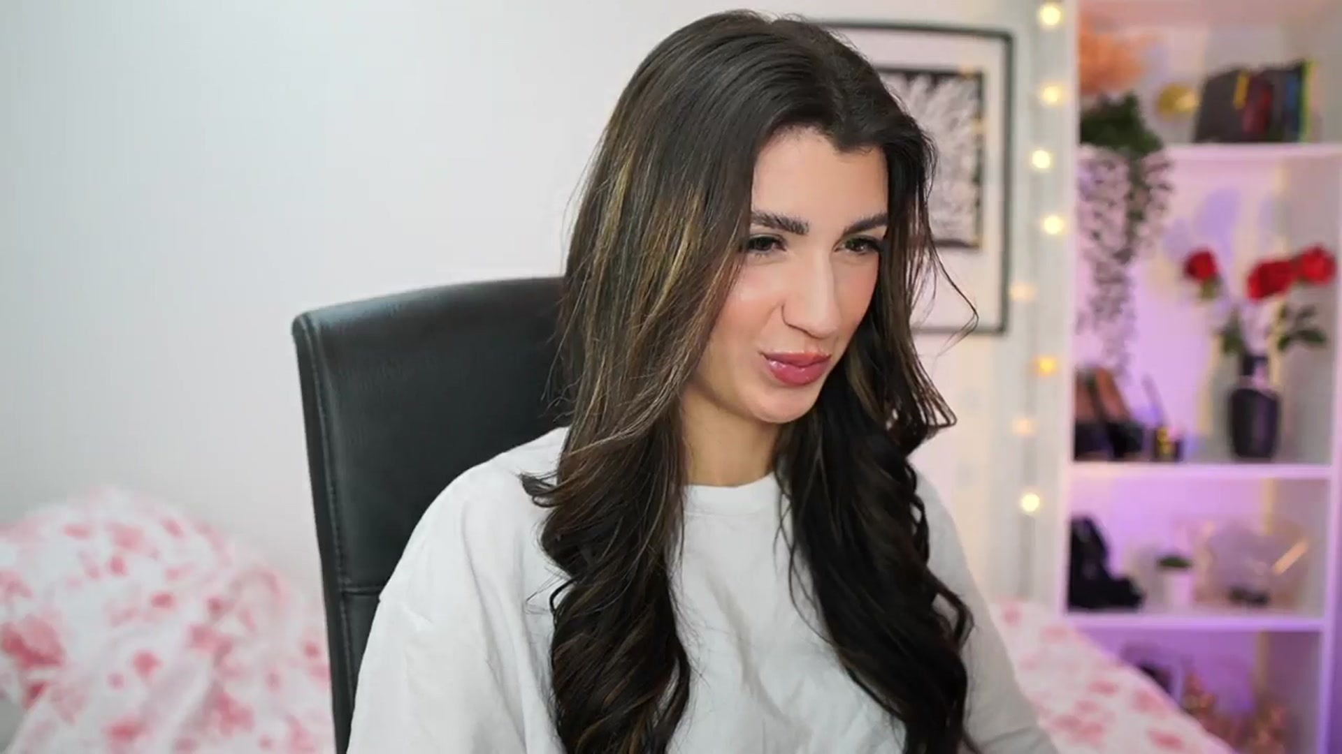 Gallery image thumbnail from Julia_Roca's myfreecams stream on, 01/06/2025, 15:01 image 7 of 20