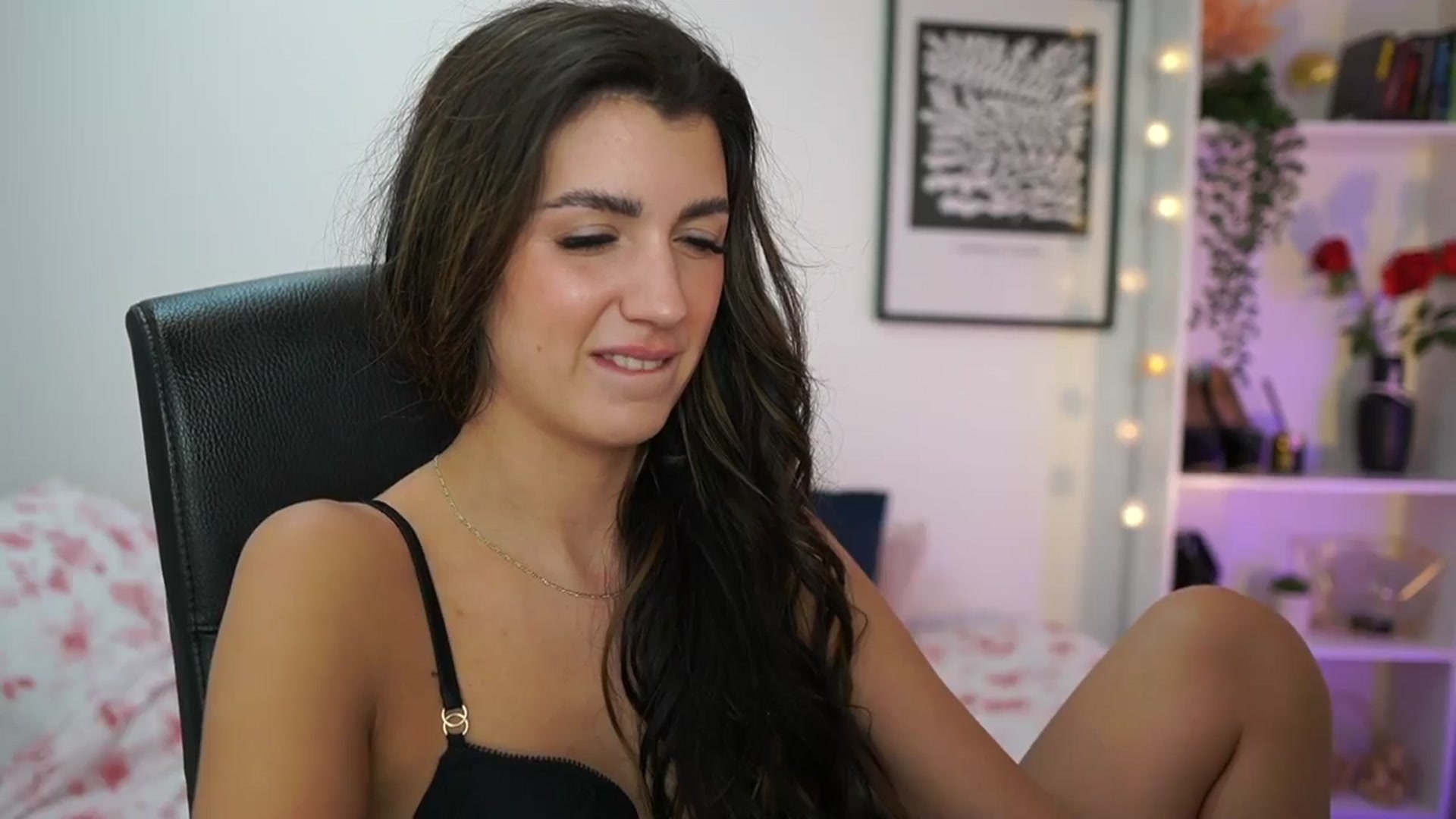 Gallery image thumbnail from Julia_Roca's myfreecams stream on, 01/06/2025, 19:19 image 4 of 20