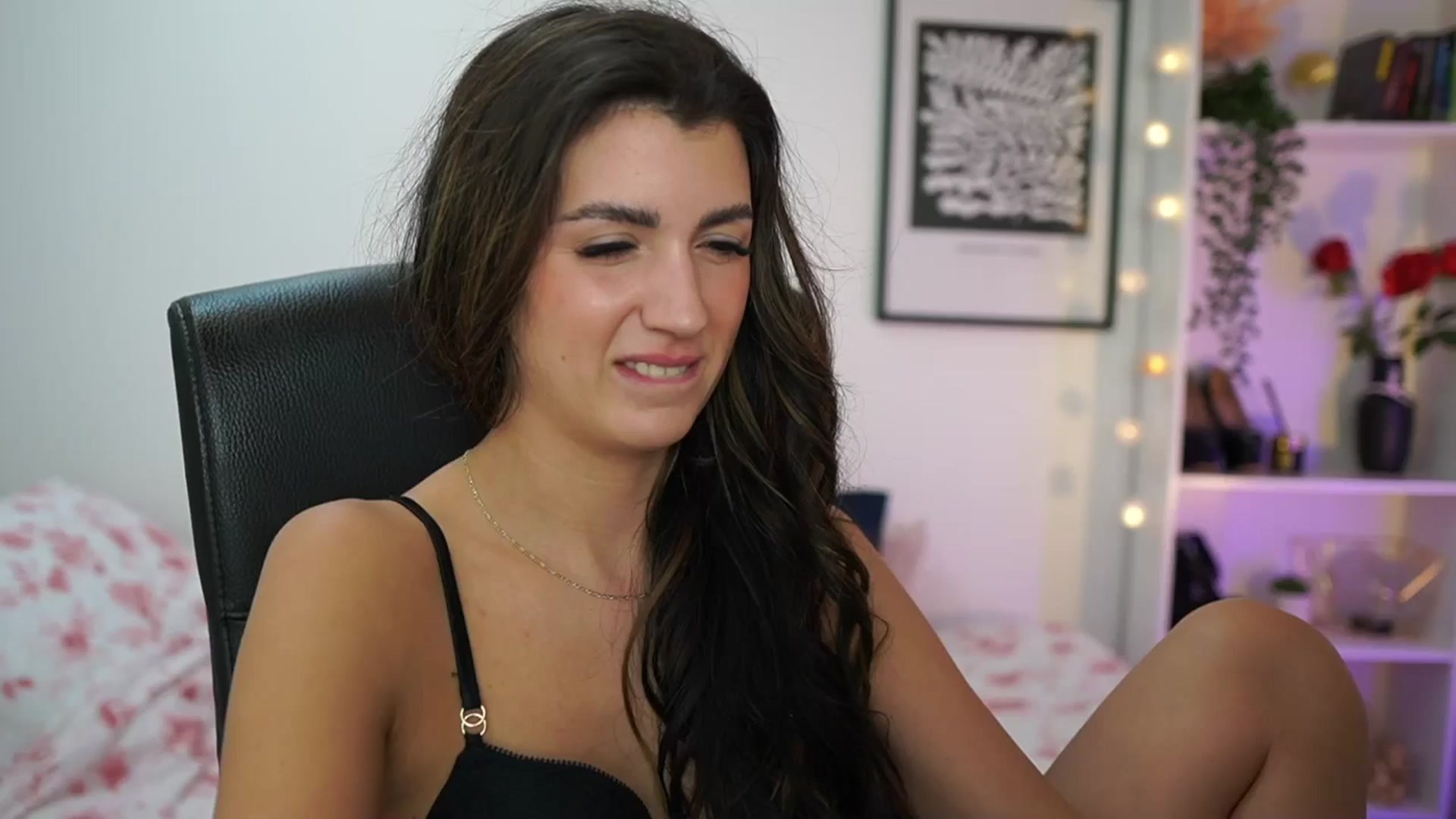 Gallery image thumbnail from Julia_Roca's myfreecams stream on, 01/06/2025, 19:19 image 8 of 20