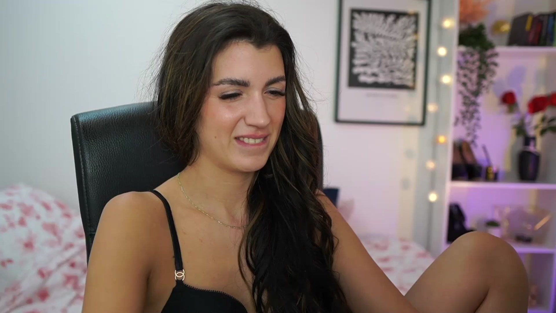 Gallery image thumbnail from Julia_Roca's myfreecams stream on, 01/06/2025, 19:19 image 12 of 20