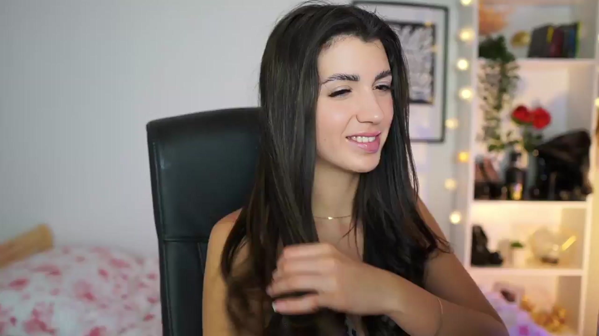 Gallery image thumbnail from Julia_Roca's myfreecams stream on, 01/09/2025, 19:08 image 14 of 20