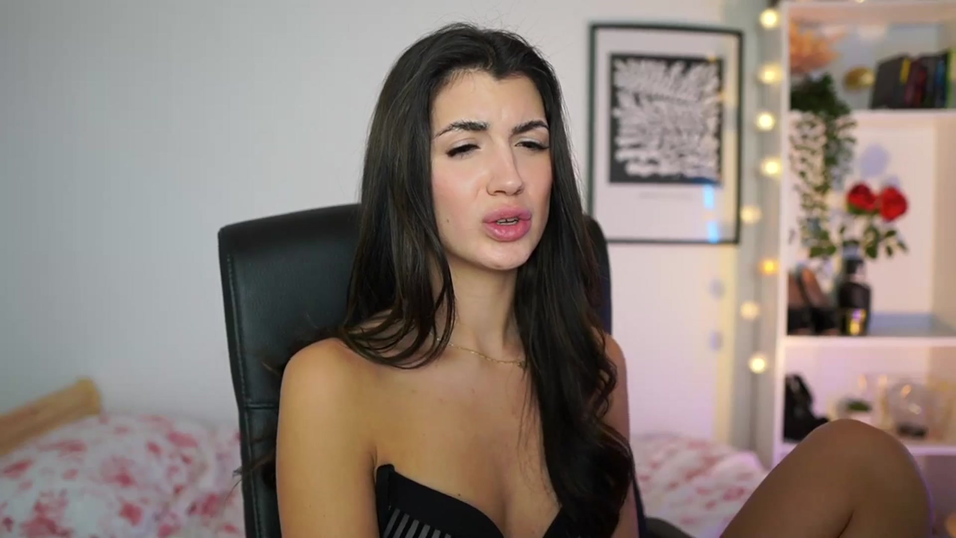 Gallery image thumbnail from Julia_Roca's myfreecams stream on, 01/10/2025, 18:09 image 13 of 20