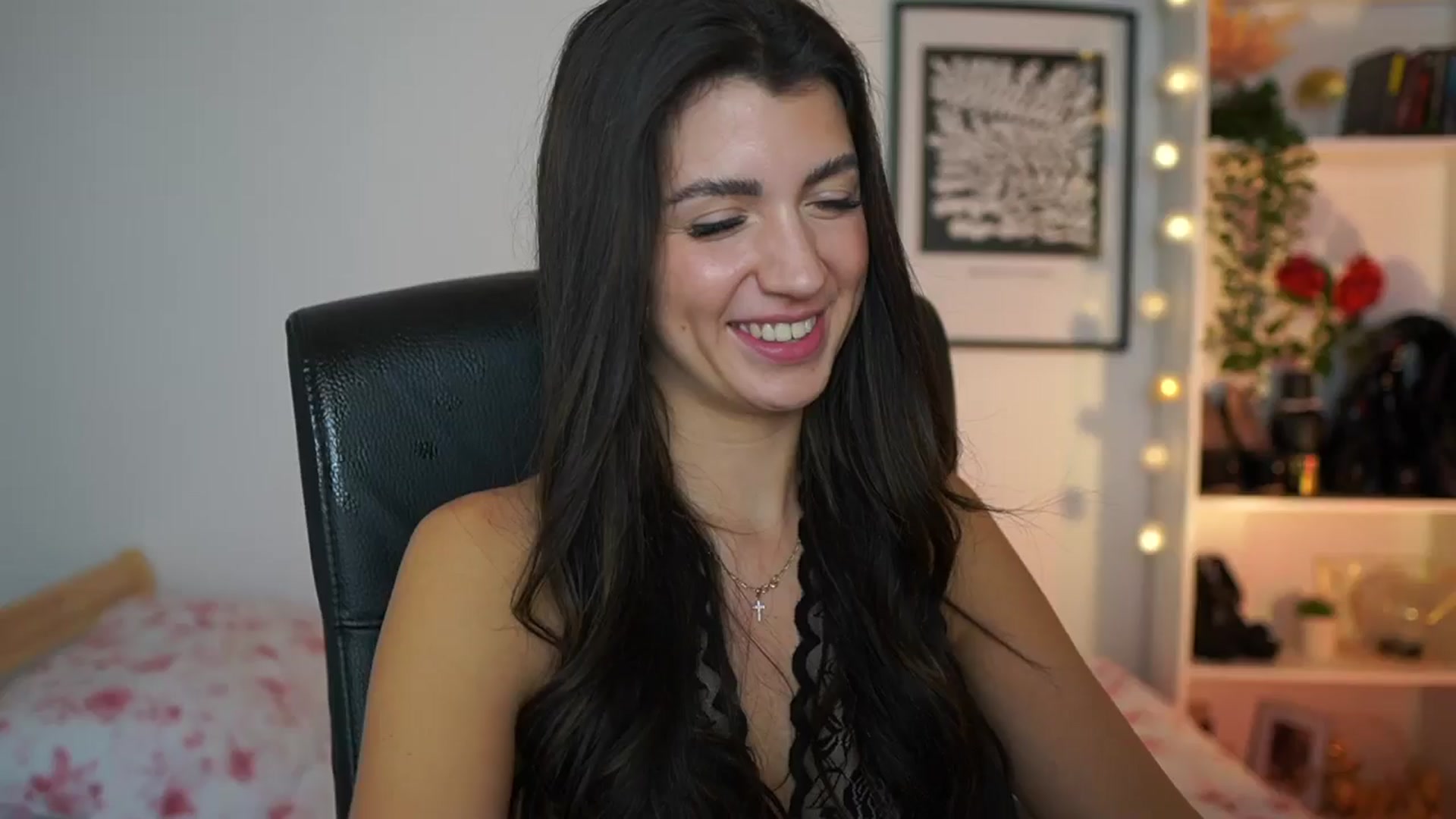 Gallery image thumbnail from Julia_Roca's myfreecams stream on, 01/12/2025, 17:23 image 15 of 20