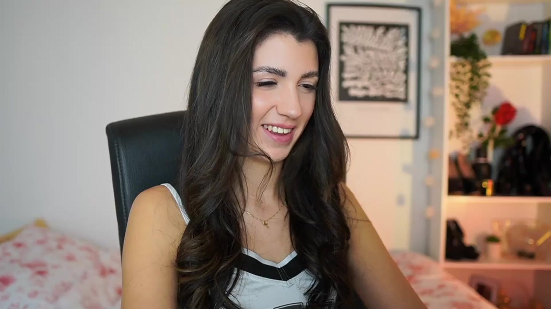 Gallery image thumbnail from Julia_Roca's myfreecams stream on, 01/15/2025, 17:47 image 16 of 20