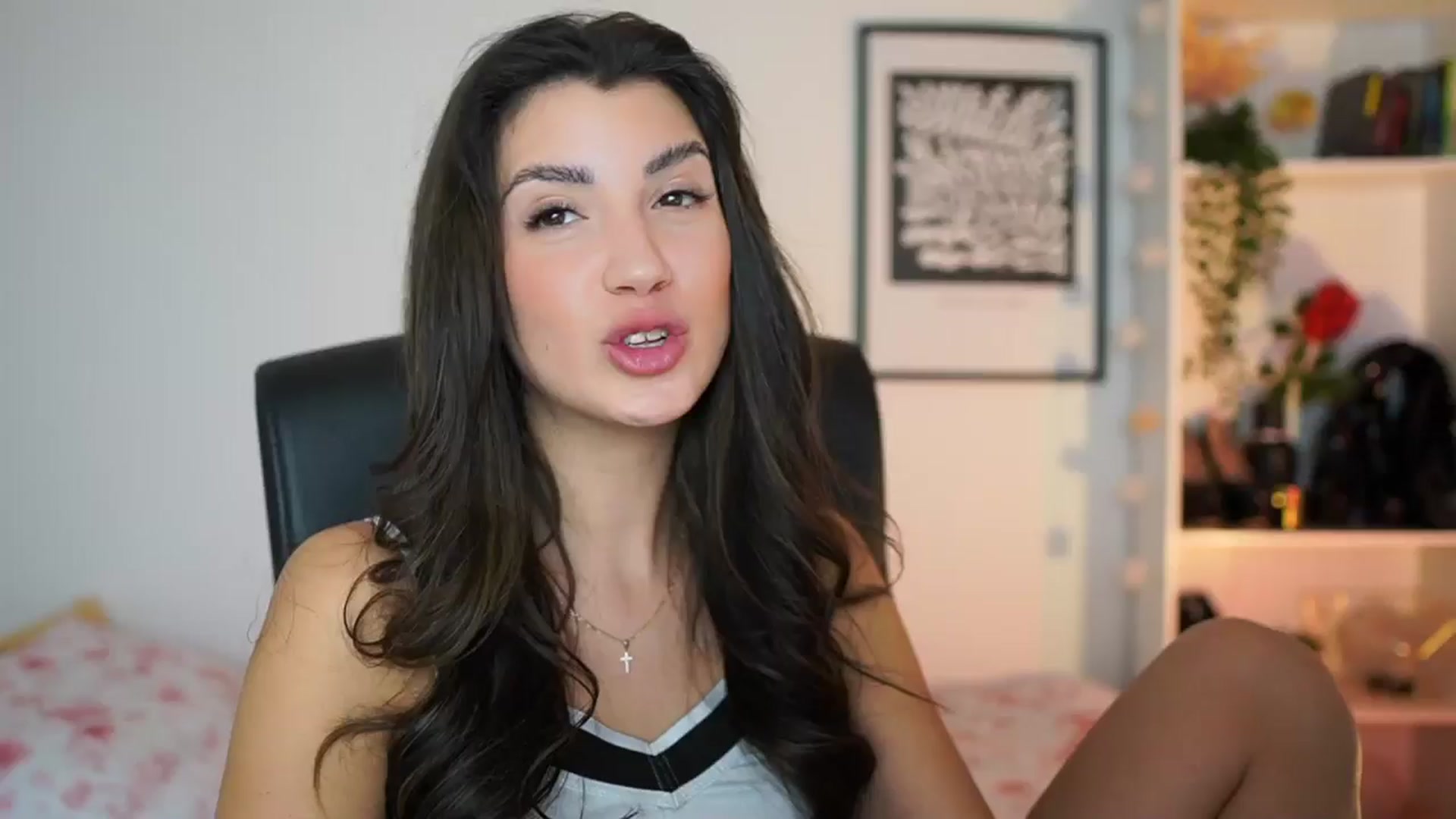 Gallery image thumbnail from Julia_Roca's myfreecams stream on, 01/15/2025, 19:13 image 2 of 20