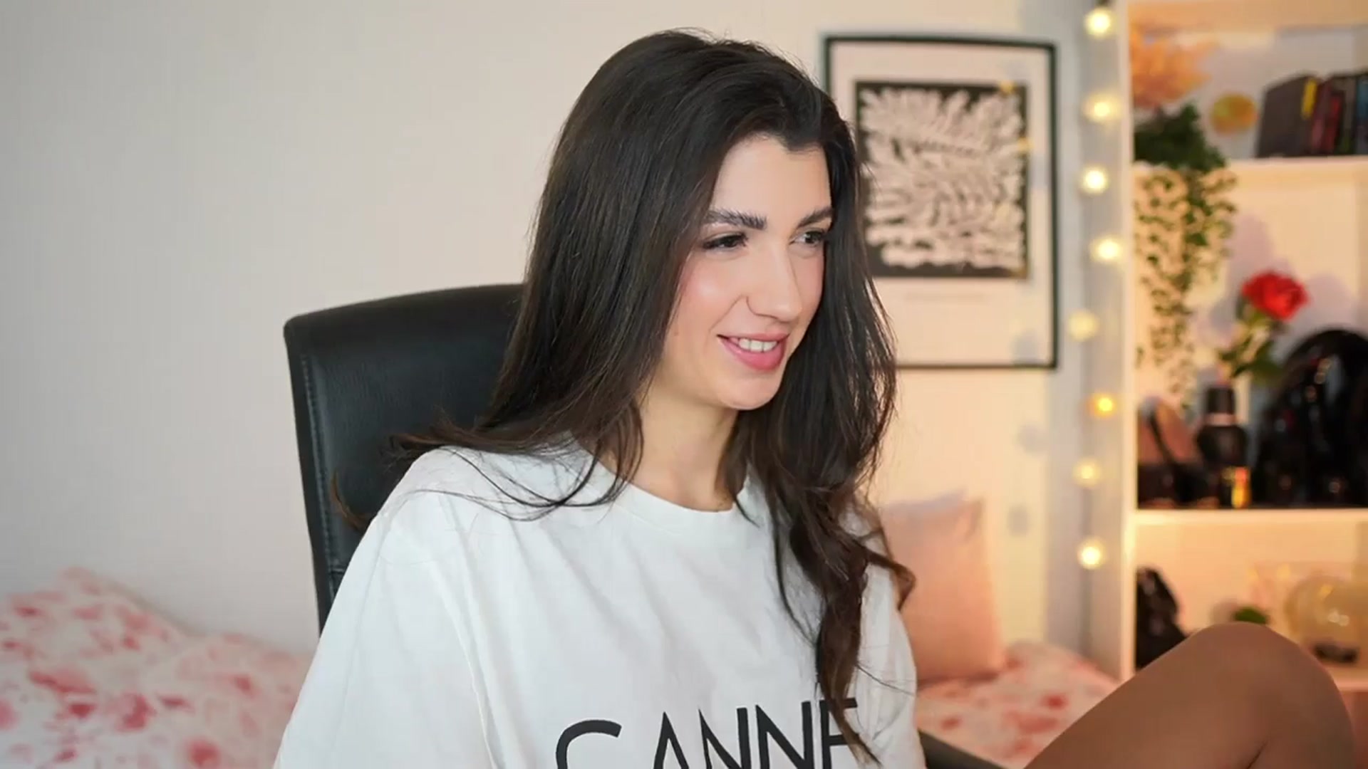 Gallery image thumbnail from Julia_Roca's myfreecams stream on, 01/16/2025, 15:36 image 6 of 20
