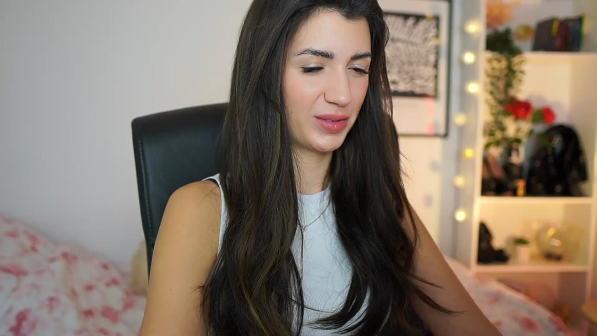 Gallery image thumbnail from Julia_Roca's myfreecams stream on, 01/18/2025, 09:25 image 14 of 20