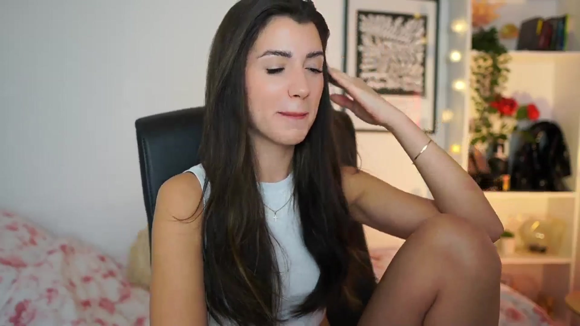 Gallery image thumbnail from Julia_Roca's myfreecams stream on, 01/18/2025, 09:25 image 18 of 20