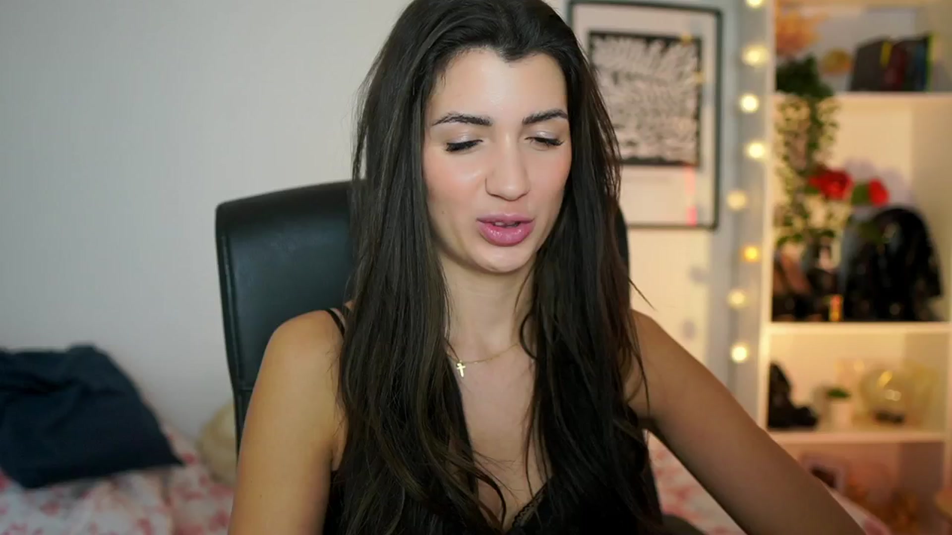 Gallery image thumbnail from Julia_Roca's myfreecams stream on, 01/18/2025, 13:20 image 5 of 20