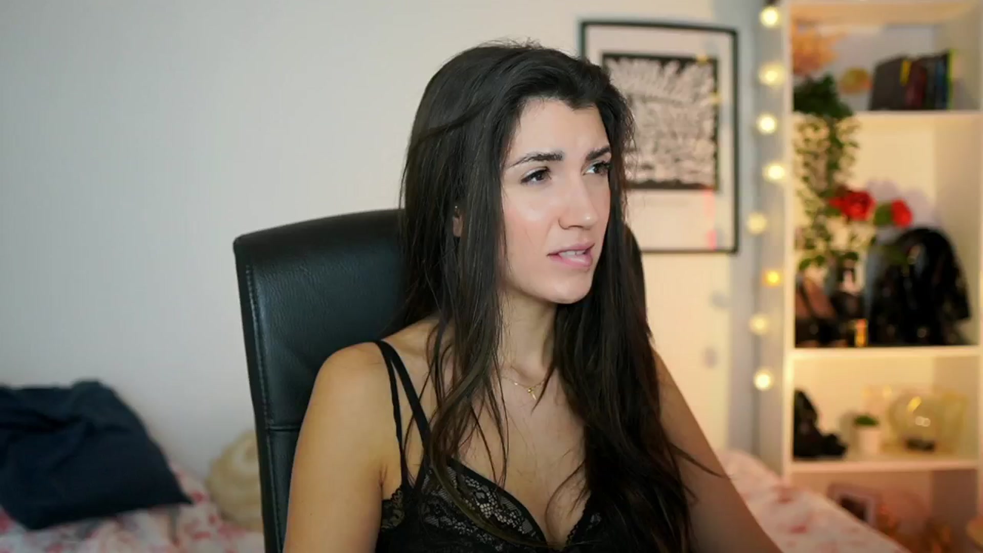 Gallery image thumbnail from Julia_Roca's myfreecams stream on, 01/18/2025, 13:20 image 18 of 20