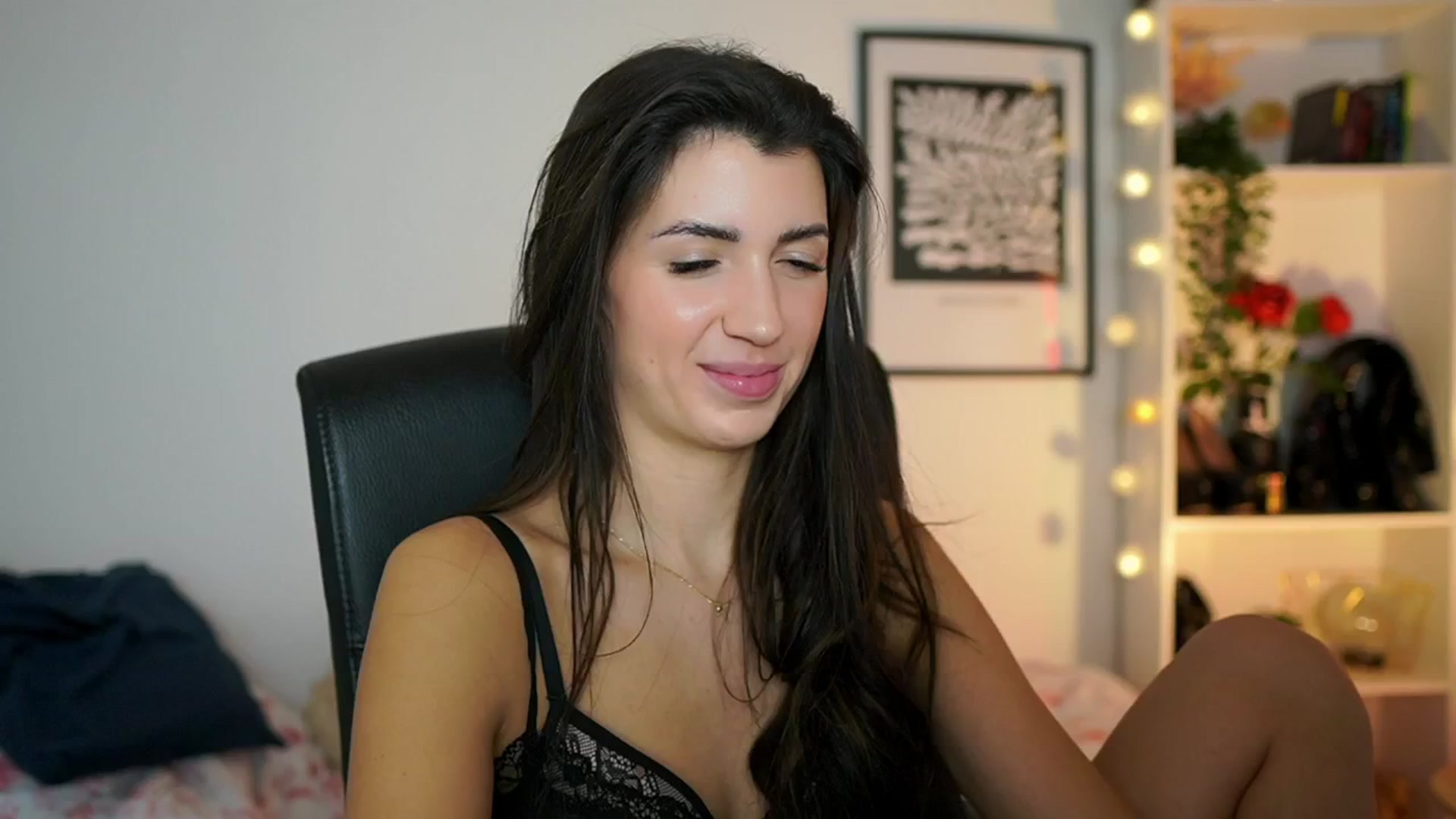Gallery image thumbnail from Julia_Roca's myfreecams stream on, 01/18/2025, 13:20 image 15 of 20