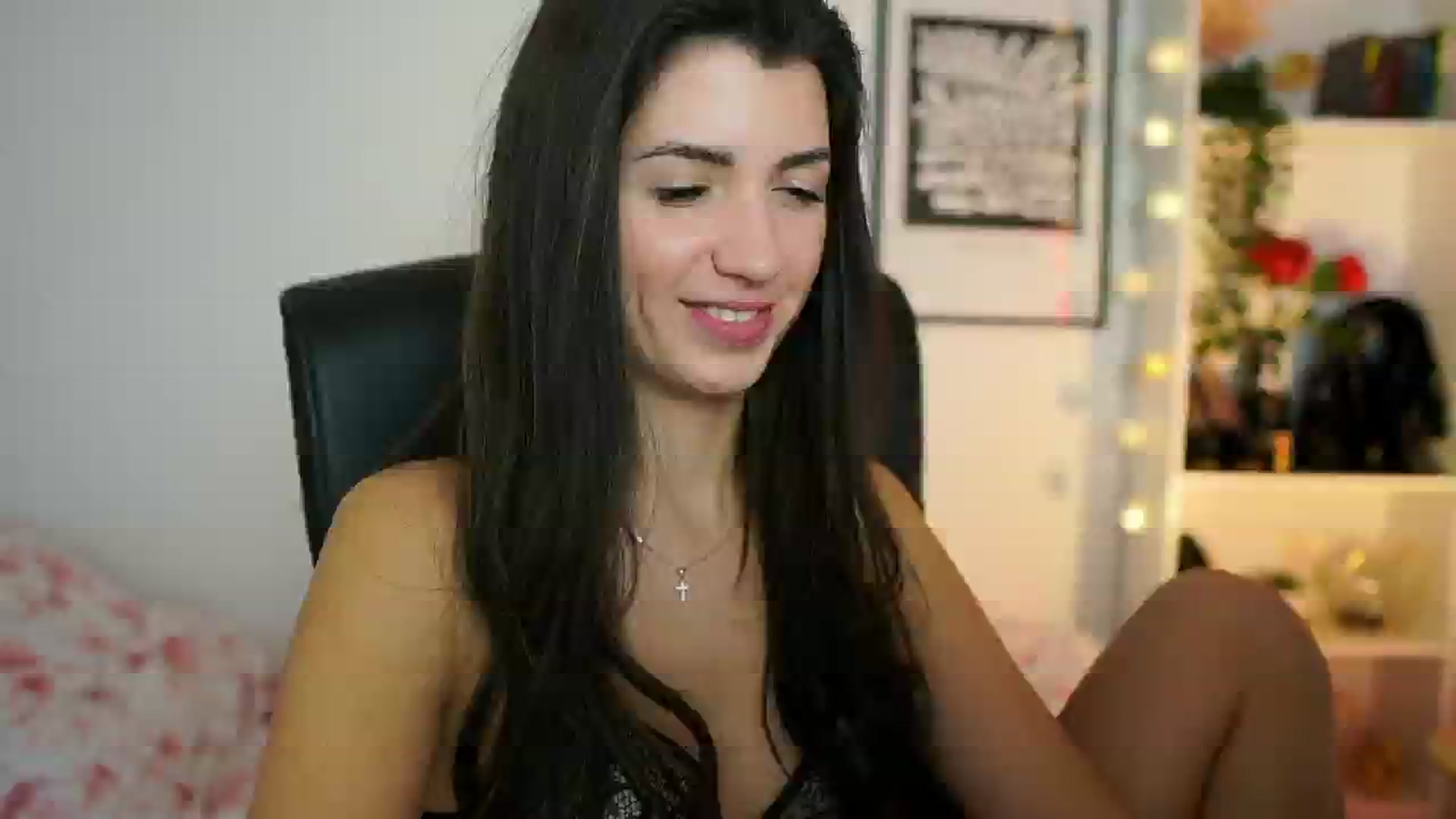 Gallery image thumbnail from Julia_Roca's myfreecams stream on, 01/18/2025, 17:41 image 6 of 20