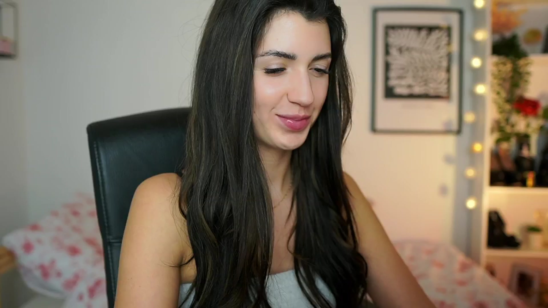 Gallery image thumbnail from Julia_Roca's myfreecams stream on, 01/18/2025, 19:02 image 20 of 20