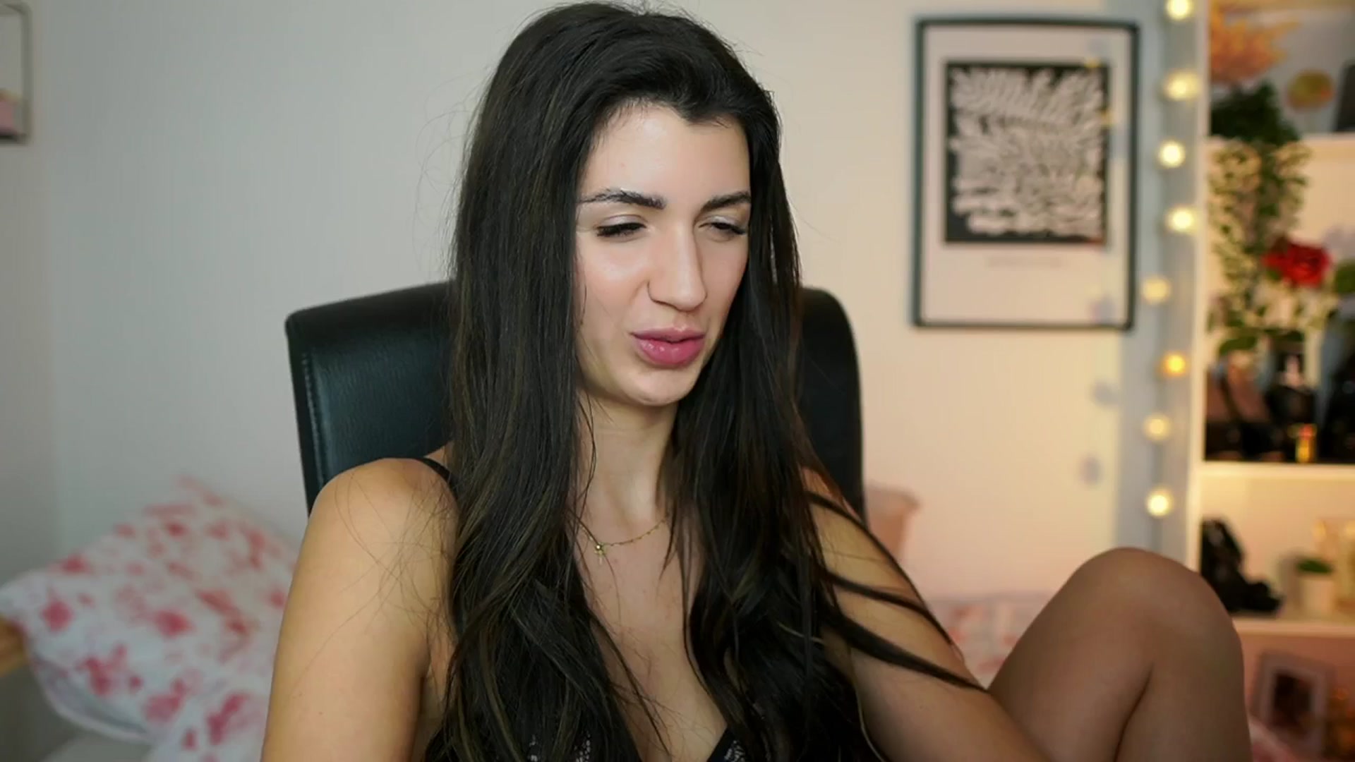Gallery image thumbnail from Julia_Roca's myfreecams stream on, 01/18/2025, 19:02 image 10 of 20