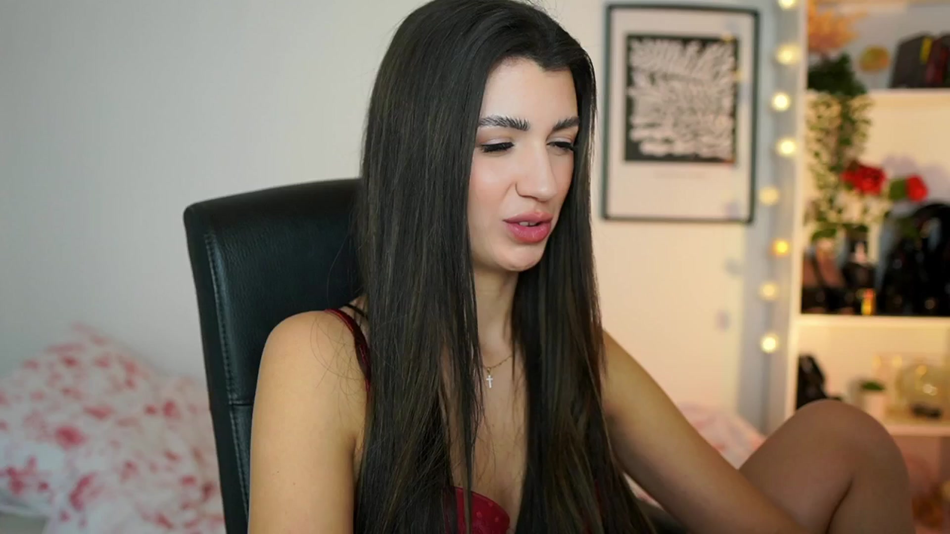 Gallery image thumbnail from Julia_Roca's myfreecams stream on, 01/19/2025, 15:25 image 13 of 20