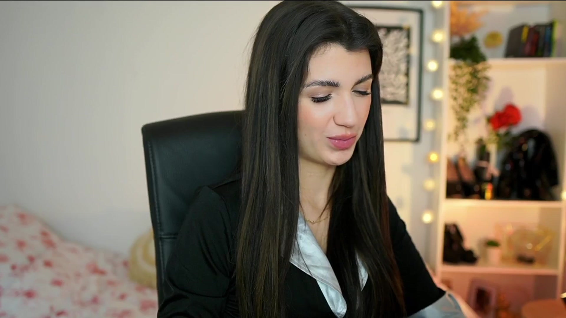 Gallery image thumbnail from Julia_Roca's myfreecams stream on, 01/20/2025, 10:51 image 13 of 20