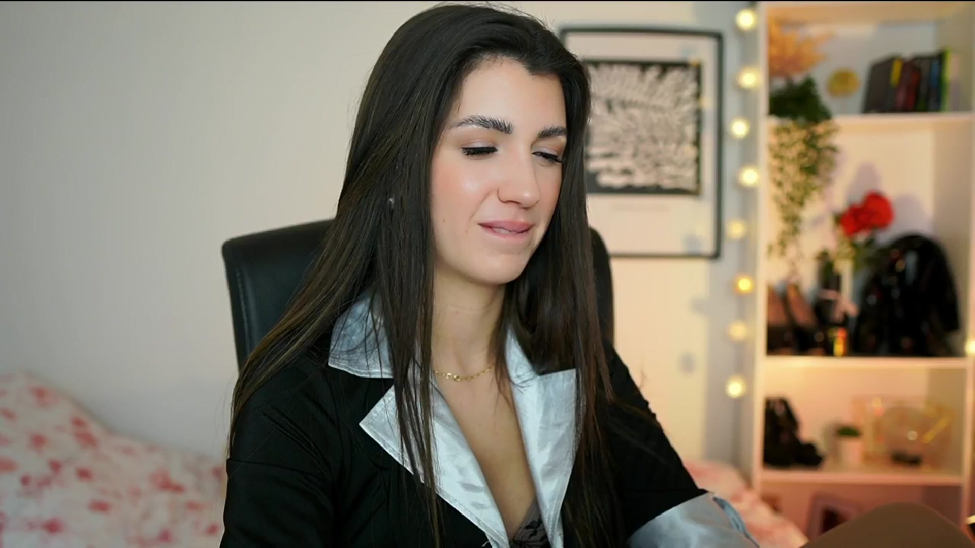 Gallery image thumbnail from Julia_Roca's myfreecams stream on, 01/20/2025, 10:51 image 17 of 20