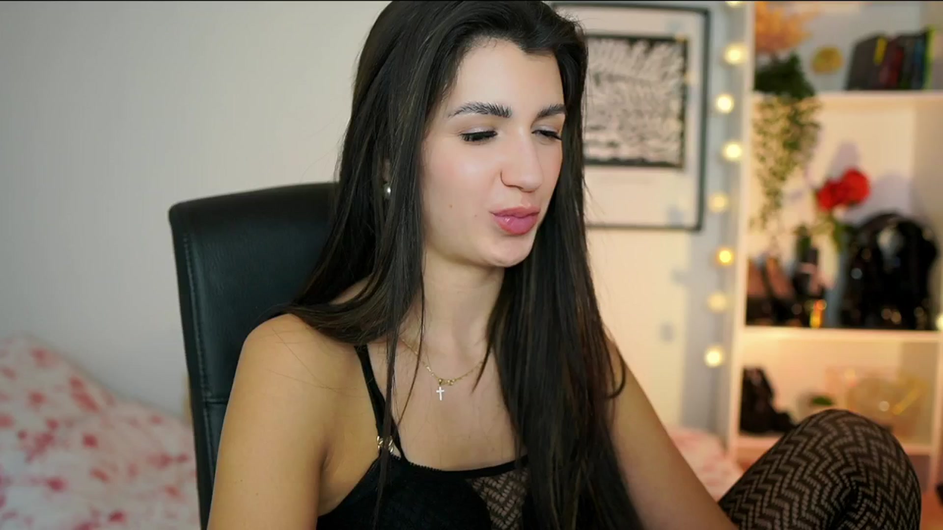 Gallery image thumbnail from Julia_Roca's myfreecams stream on, 01/20/2025, 15:01 image 17 of 20