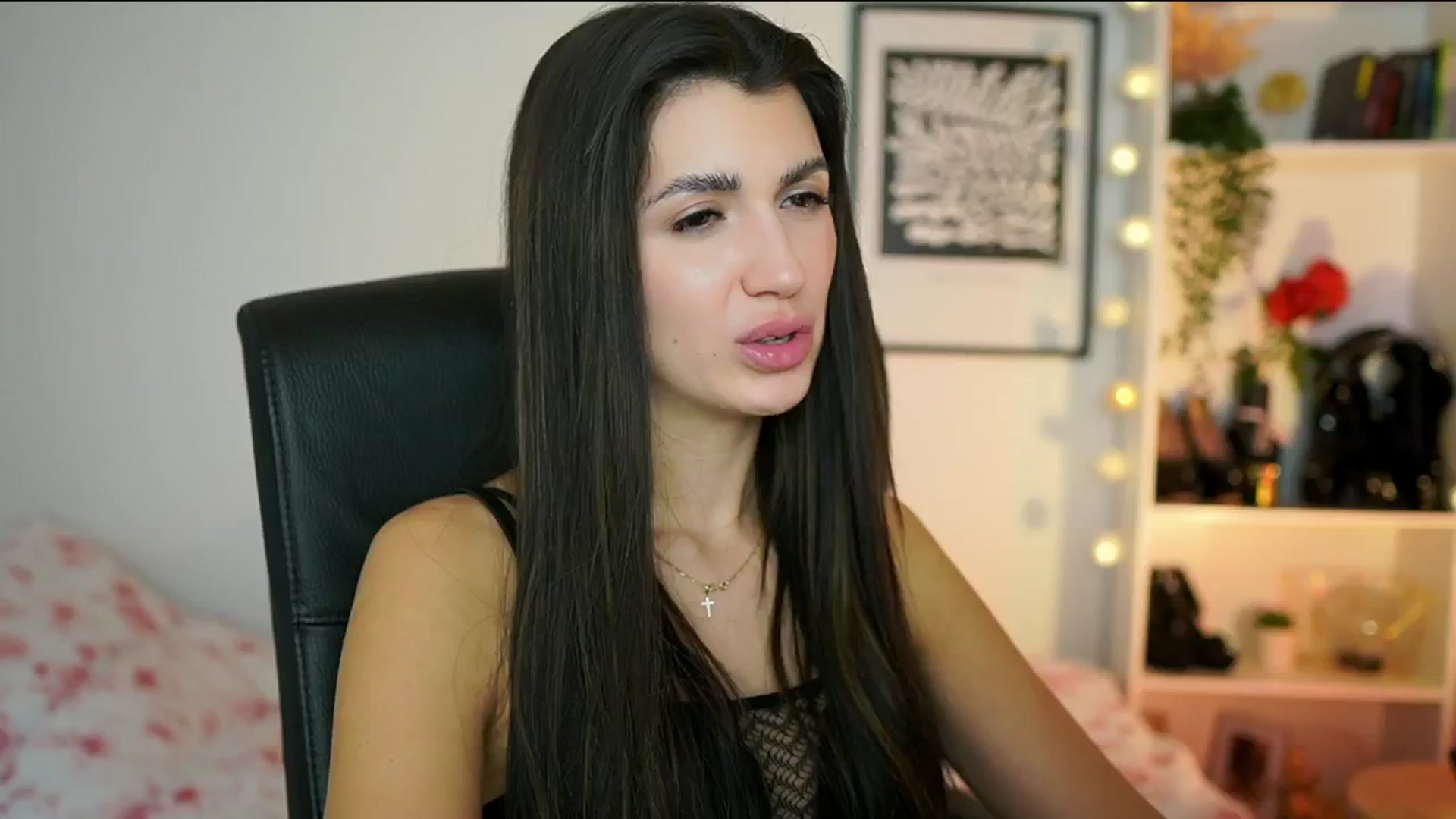Gallery image thumbnail from Julia_Roca's myfreecams stream on, 01/20/2025, 17:27 image 6 of 20